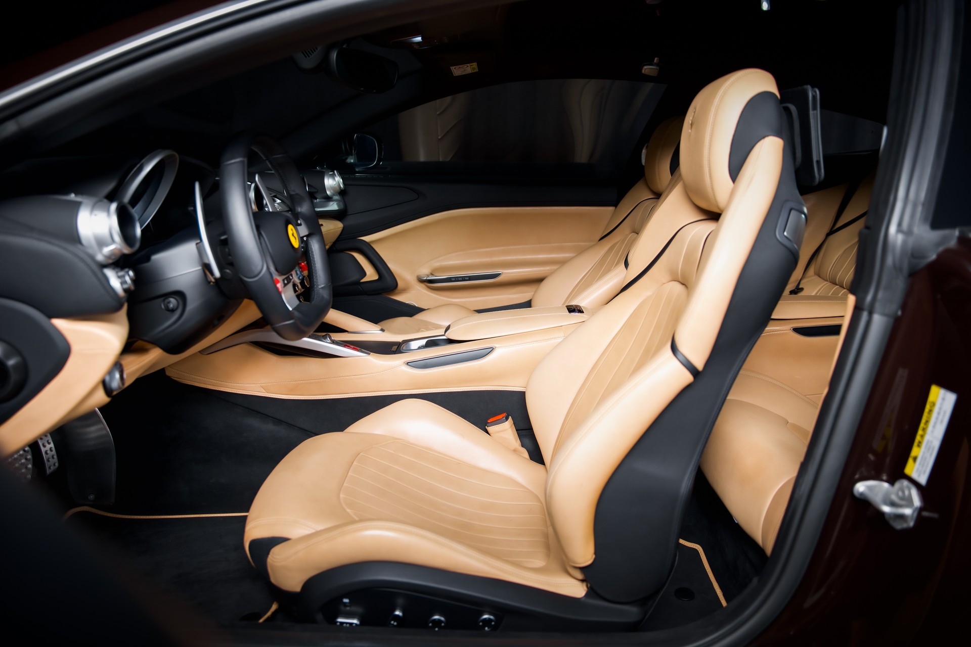 FERRARI GTC 4 Lusso Tailor Made 70 Anni Collection-image-14