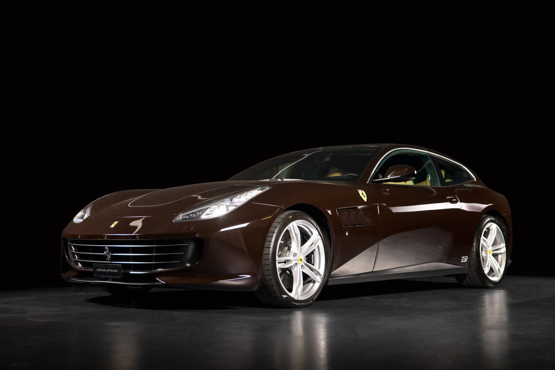 FERRARI GTC 4 Lusso Tailor Made 70 Anni Collection-image-1