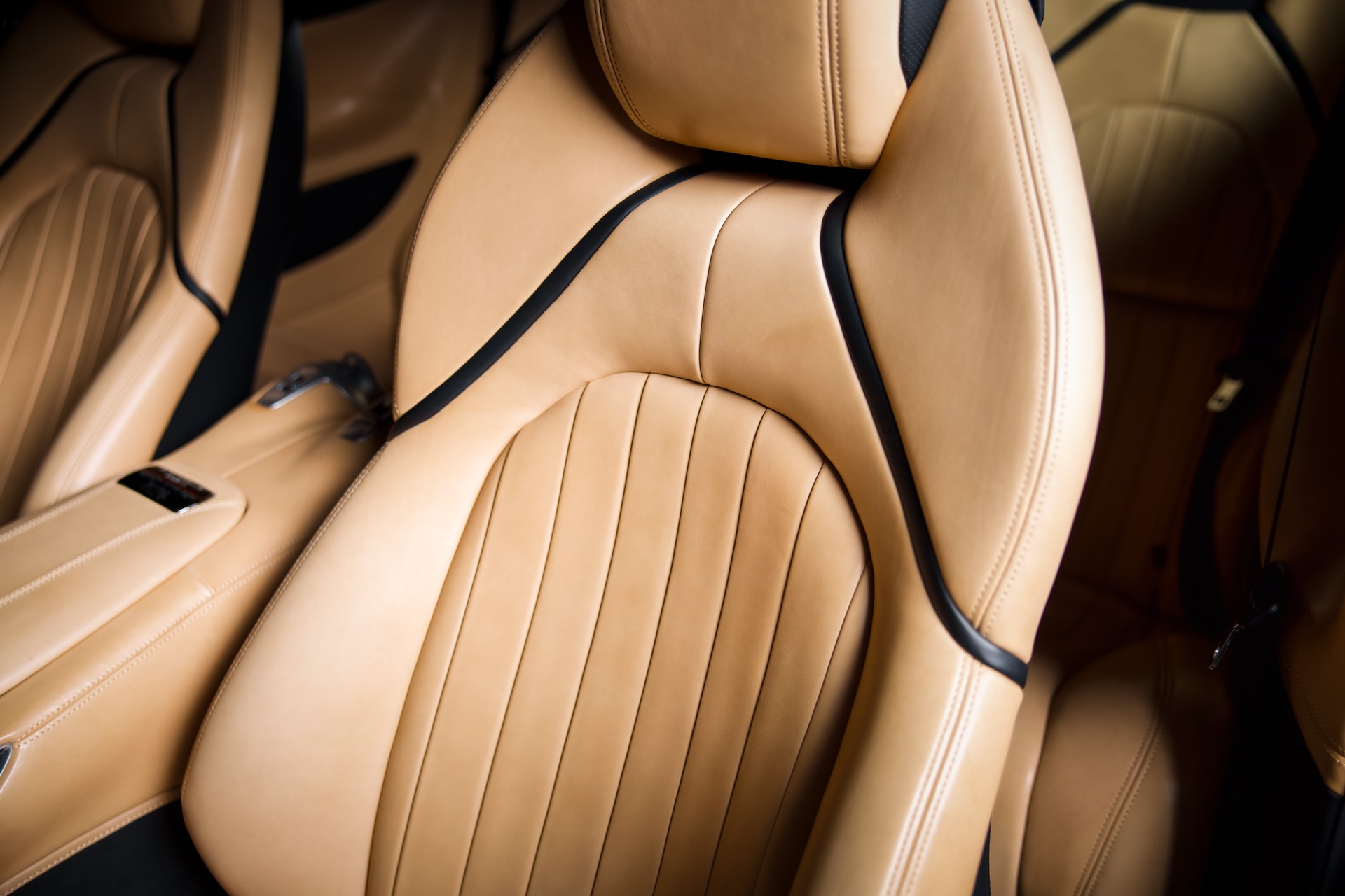 FERRARI GTC 4 Lusso Tailor Made 70 Anni Collection-image-18
