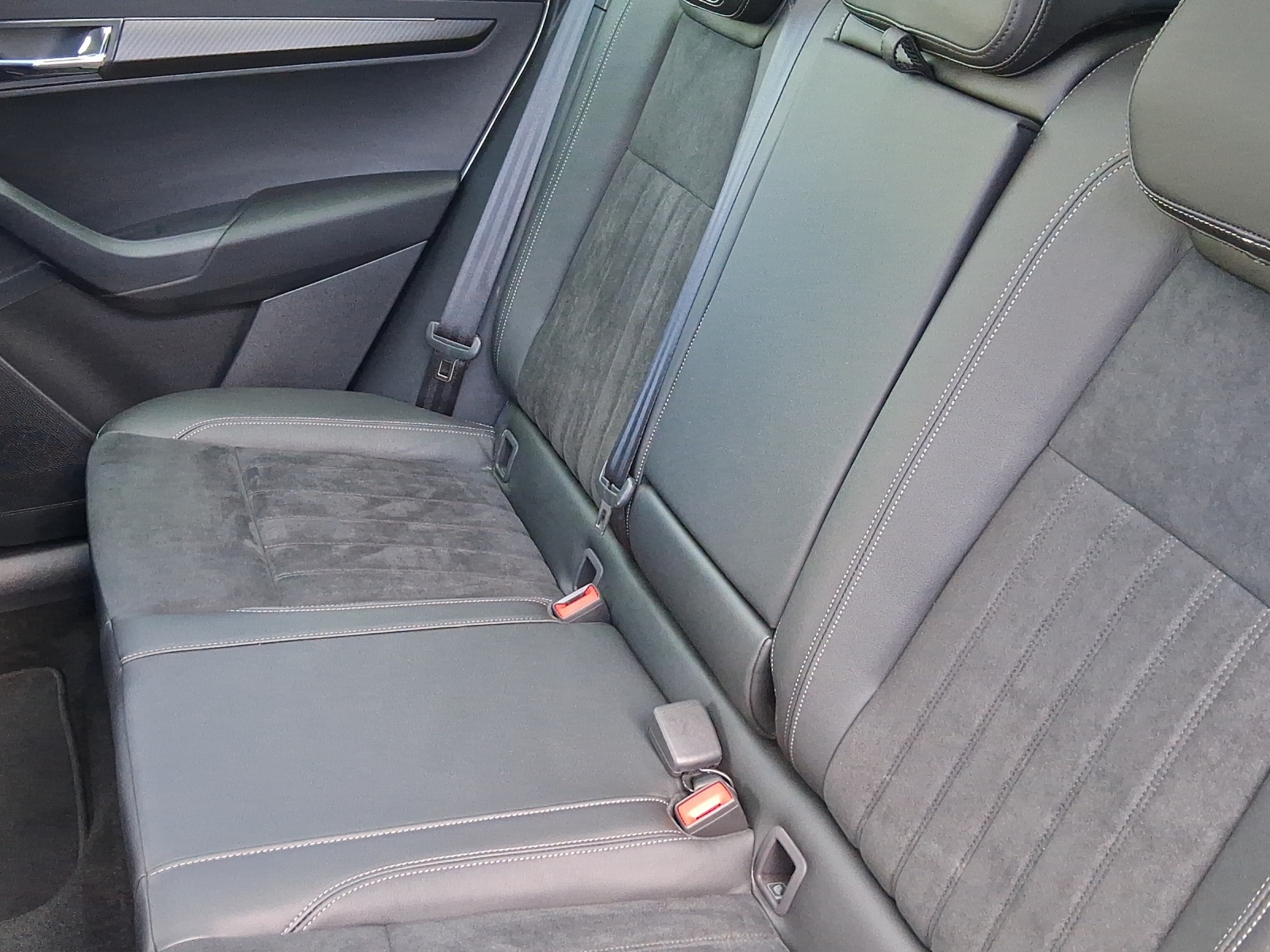 SKODA Karoq 2.0 TSI SportLine 4x4 DSG-image-16
