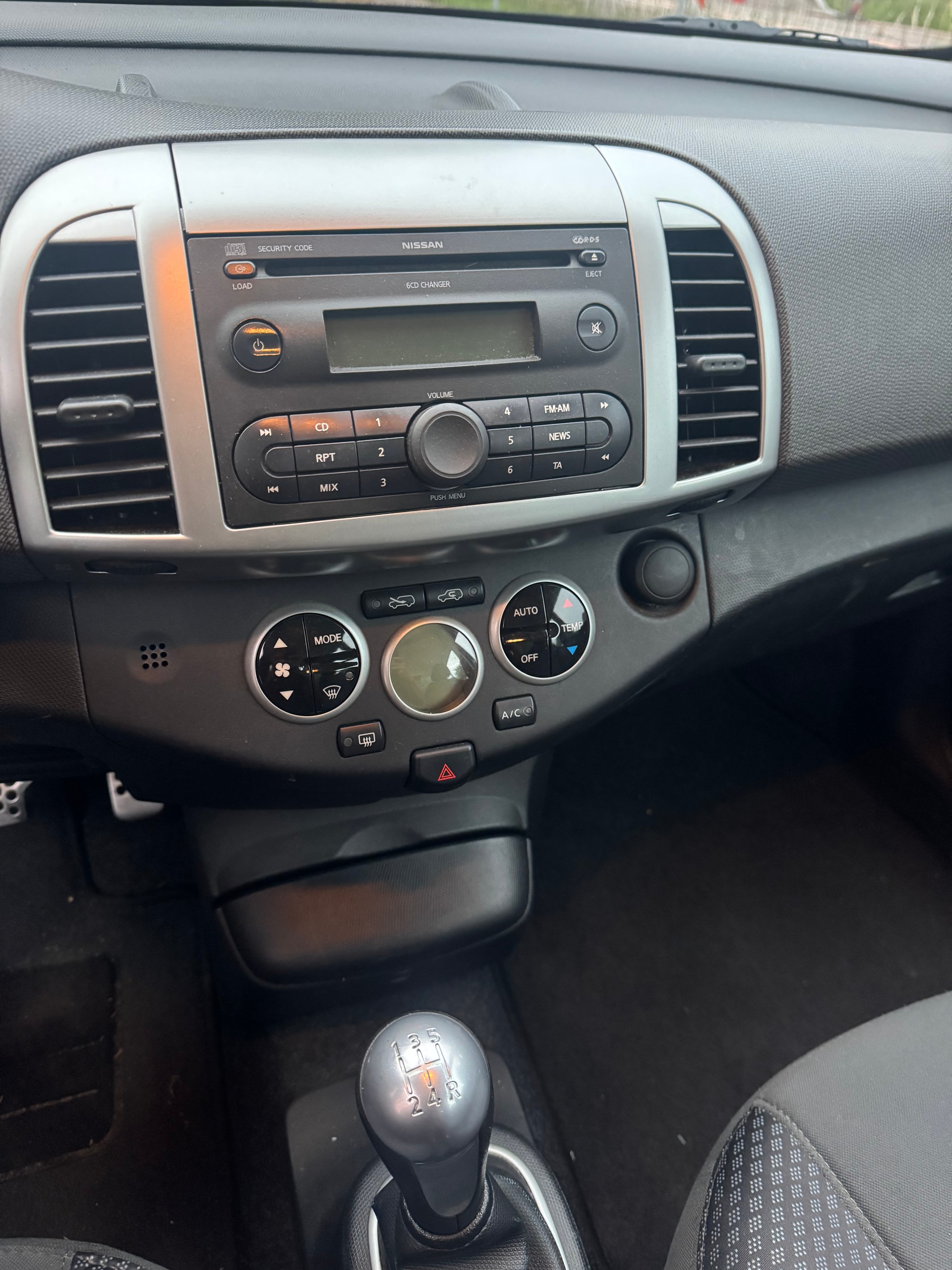 NISSAN Micra 1.6 SR Pack-image-7