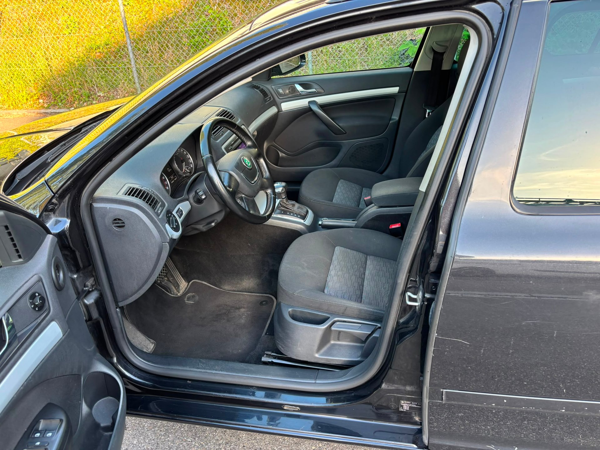 SKODA Octavia 1.6 TDI Elegance DSG-image-8