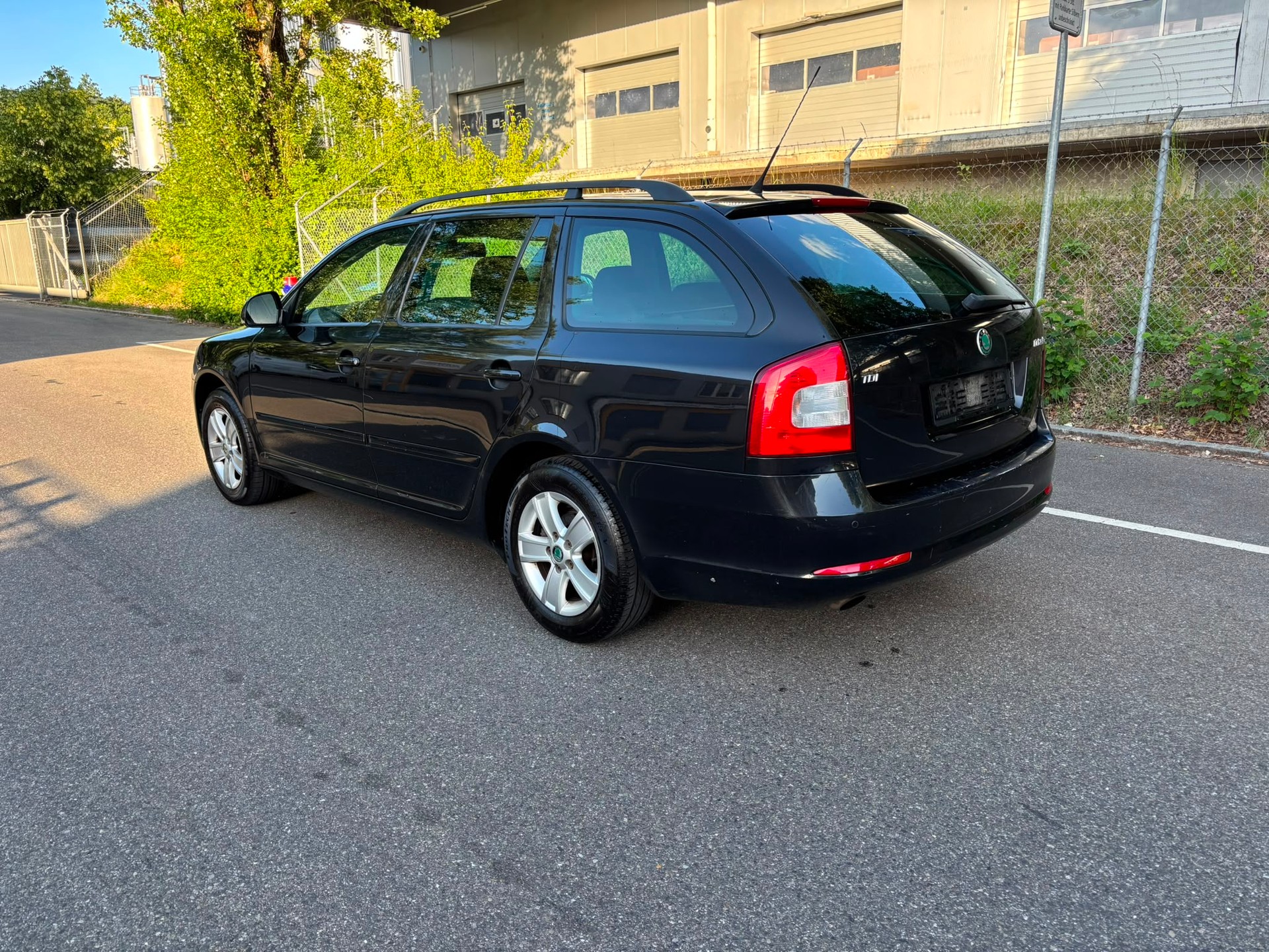 SKODA Octavia 1.6 TDI Elegance DSG-image-3