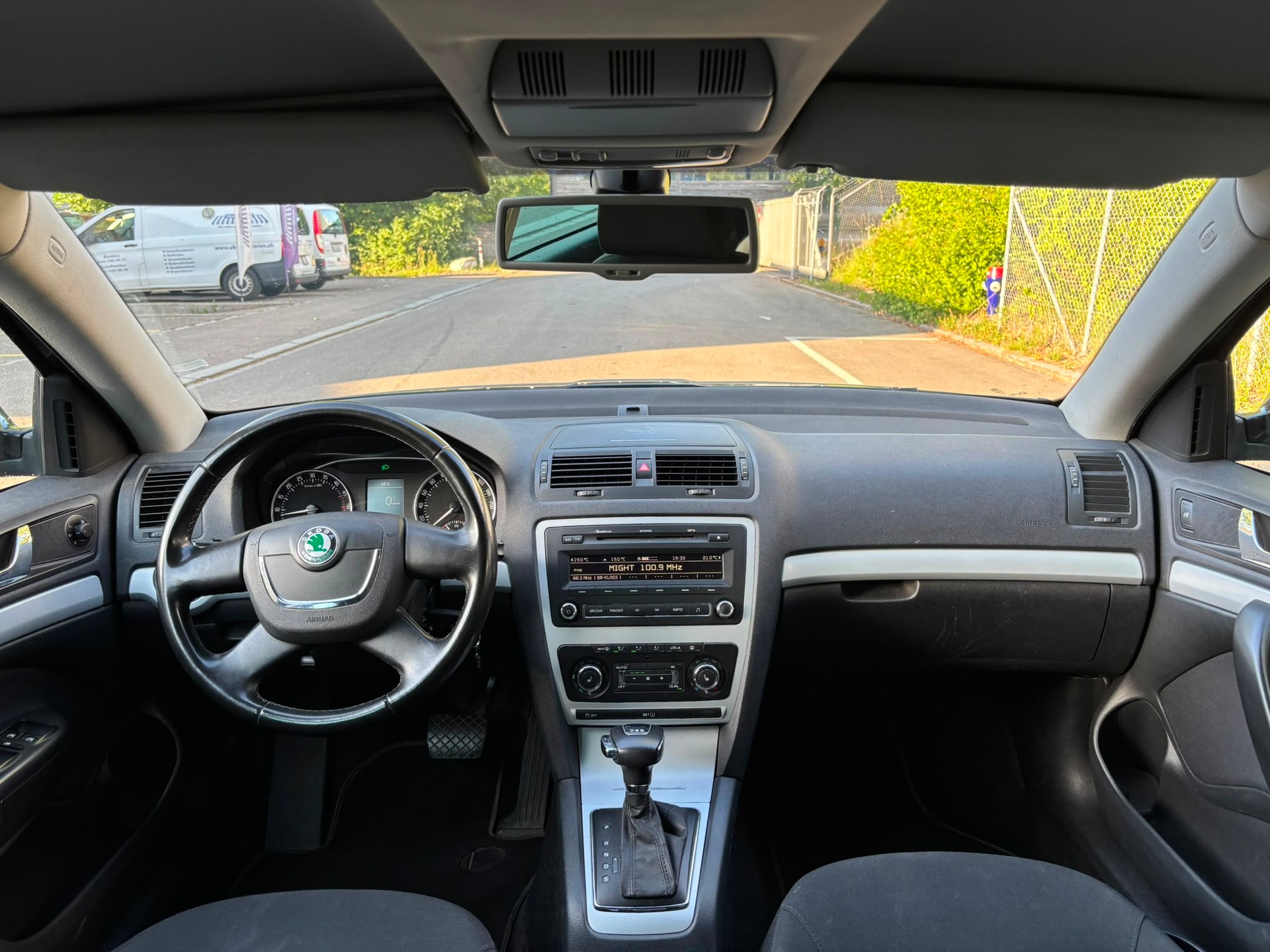 SKODA Octavia 1.6 TDI Elegance DSG-image-11