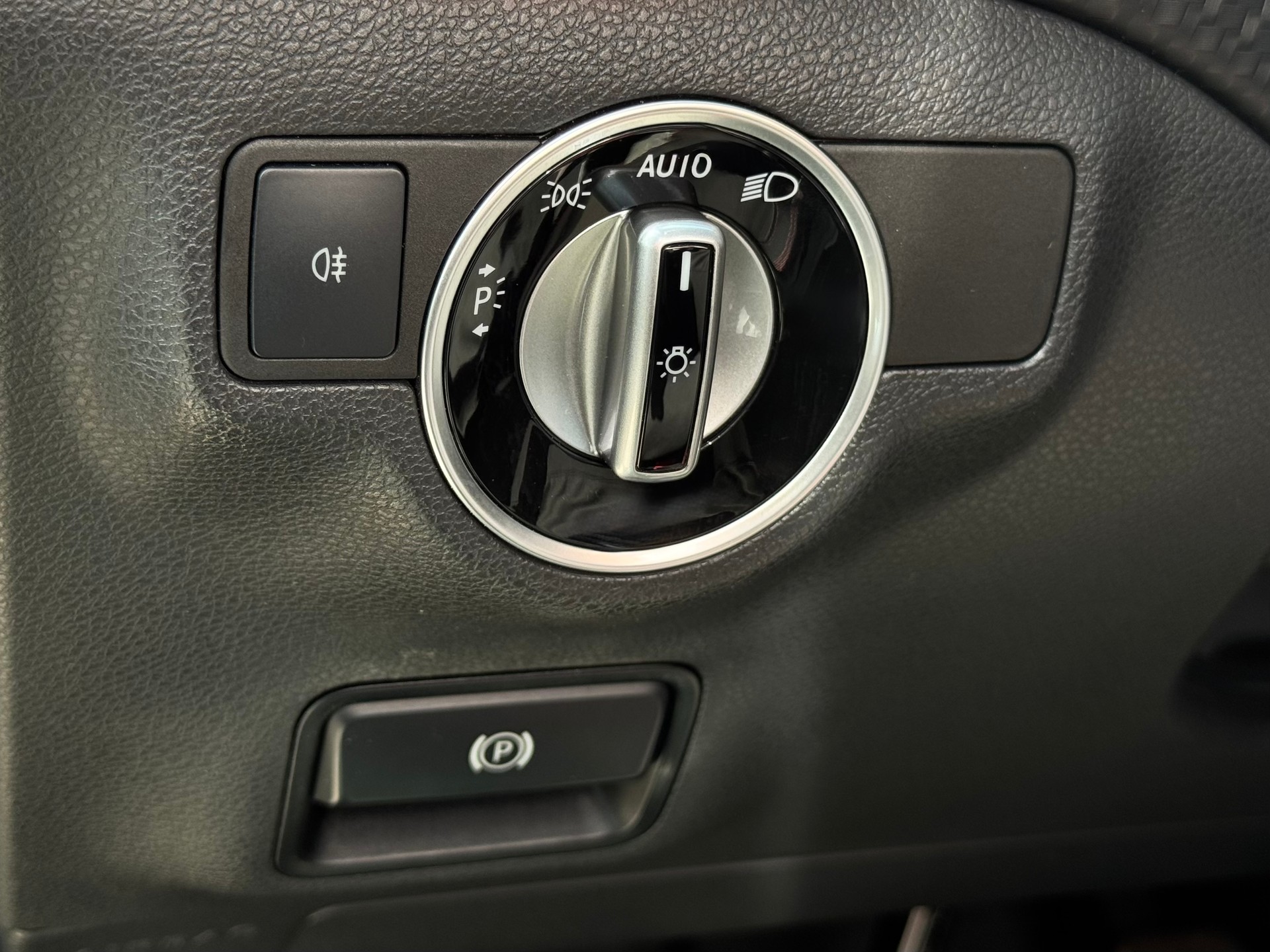 MERCEDES-BENZ A 250 Sport 7G-DCT-image-22