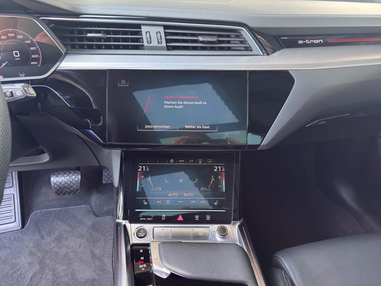 AUDI e-tron 55 S Line Black Edition quattro-image-11
