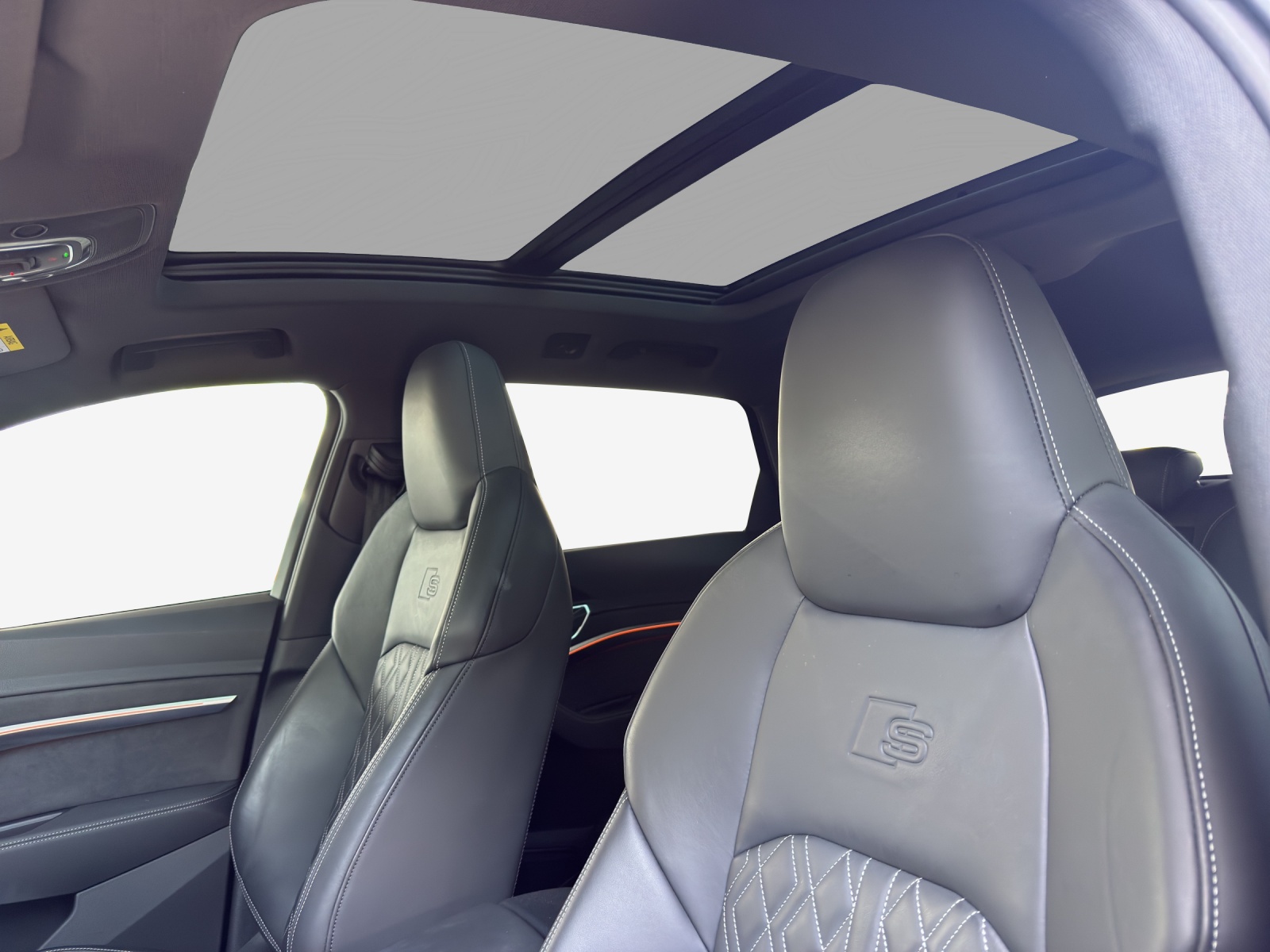 AUDI e-tron 55 S Line Black Edition quattro-image-15