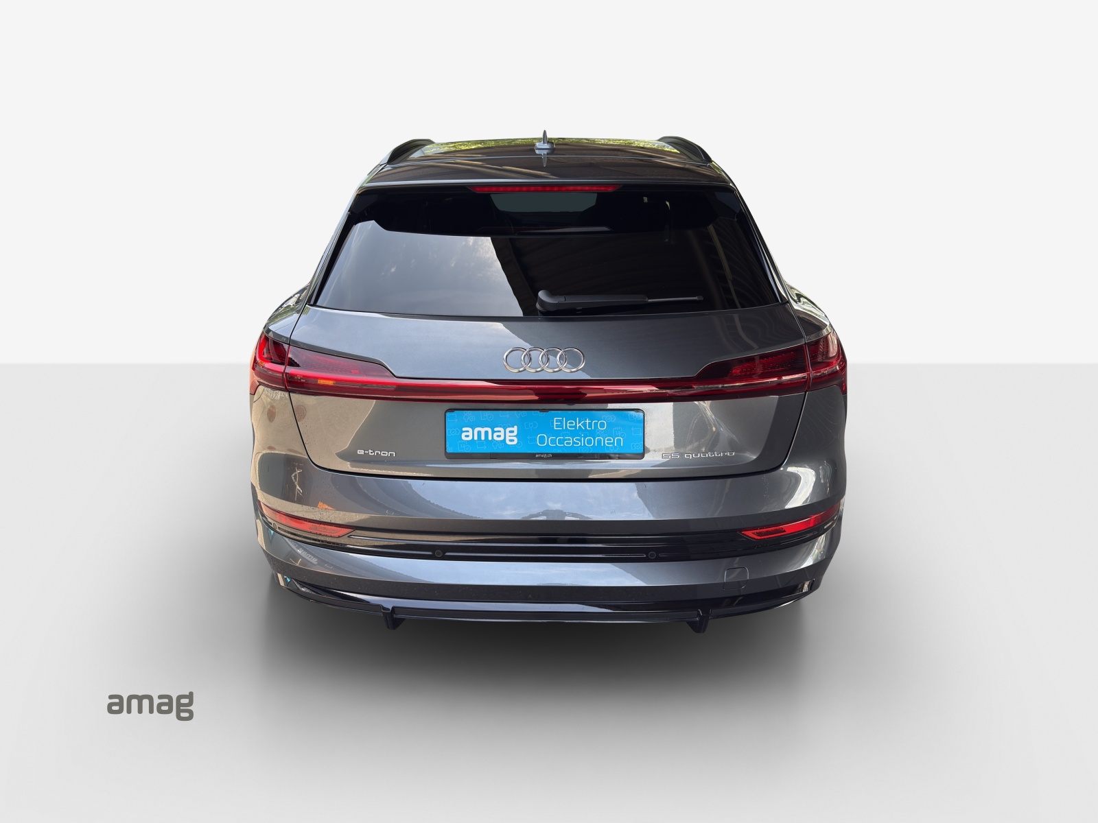 AUDI e-tron 55 S Line Black Edition quattro-image-4