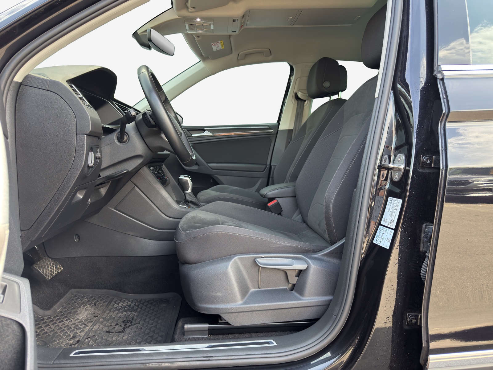 VW Tiguan 2.0 TDI SCR Elegance 4Motion DSG-image-7