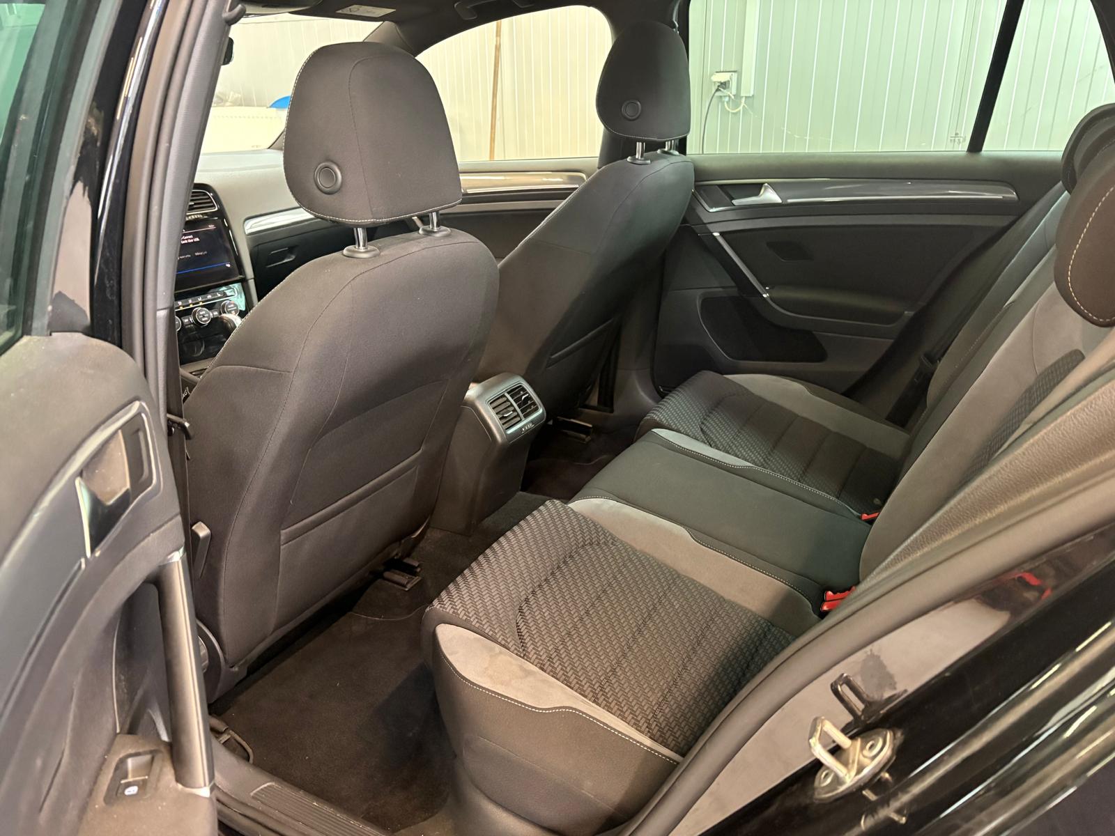 VW Golf 1.5 TSI EVO Comfortline DSG-image-9