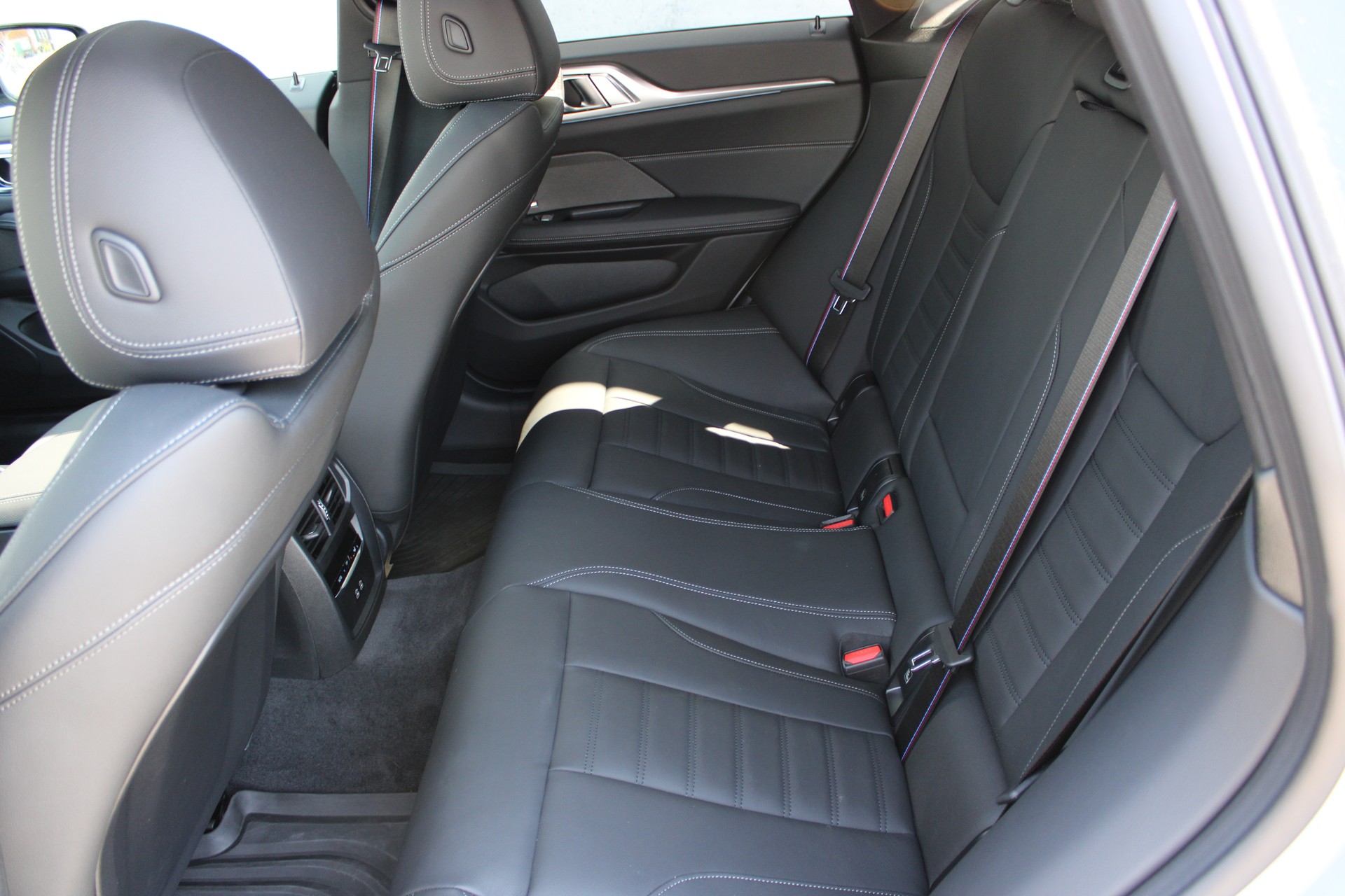 BMW i4 eDrive 40 M Sport Pro-image-12