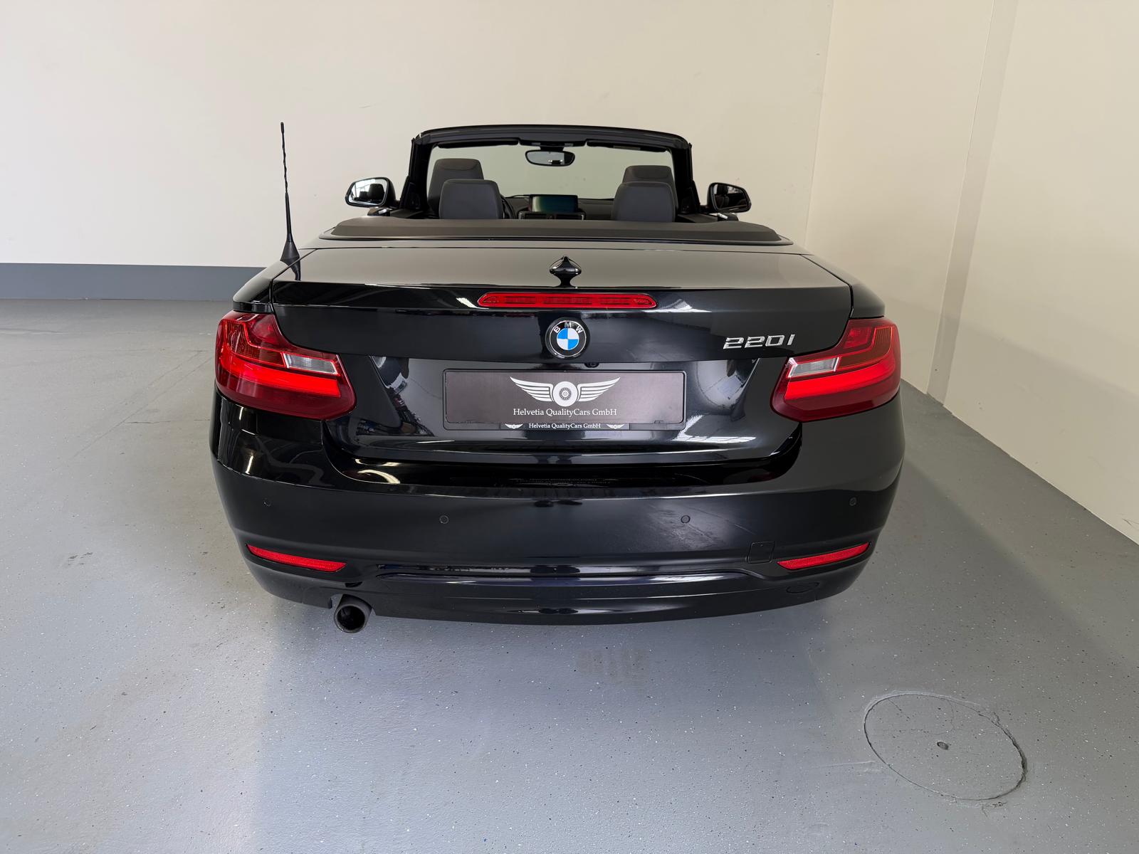 BMW 220i Sport Line Steptronic-image-12