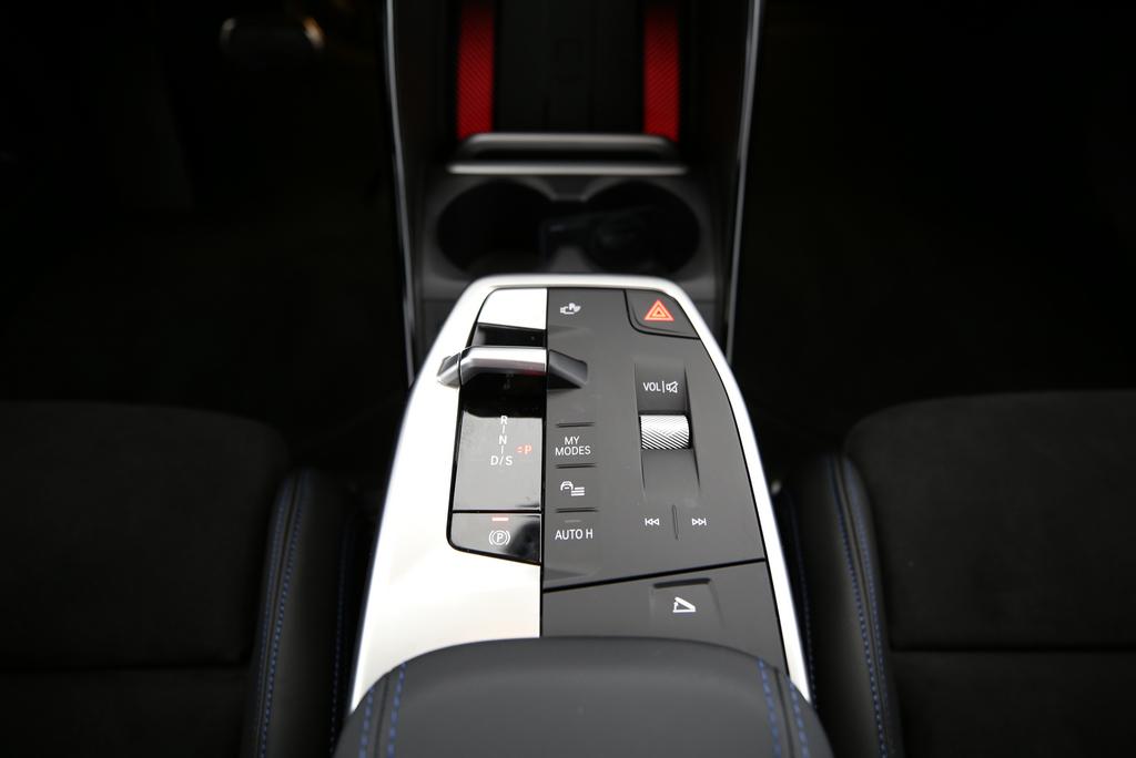 BMW 230e xDrive paddles Active Tourer-image-11
