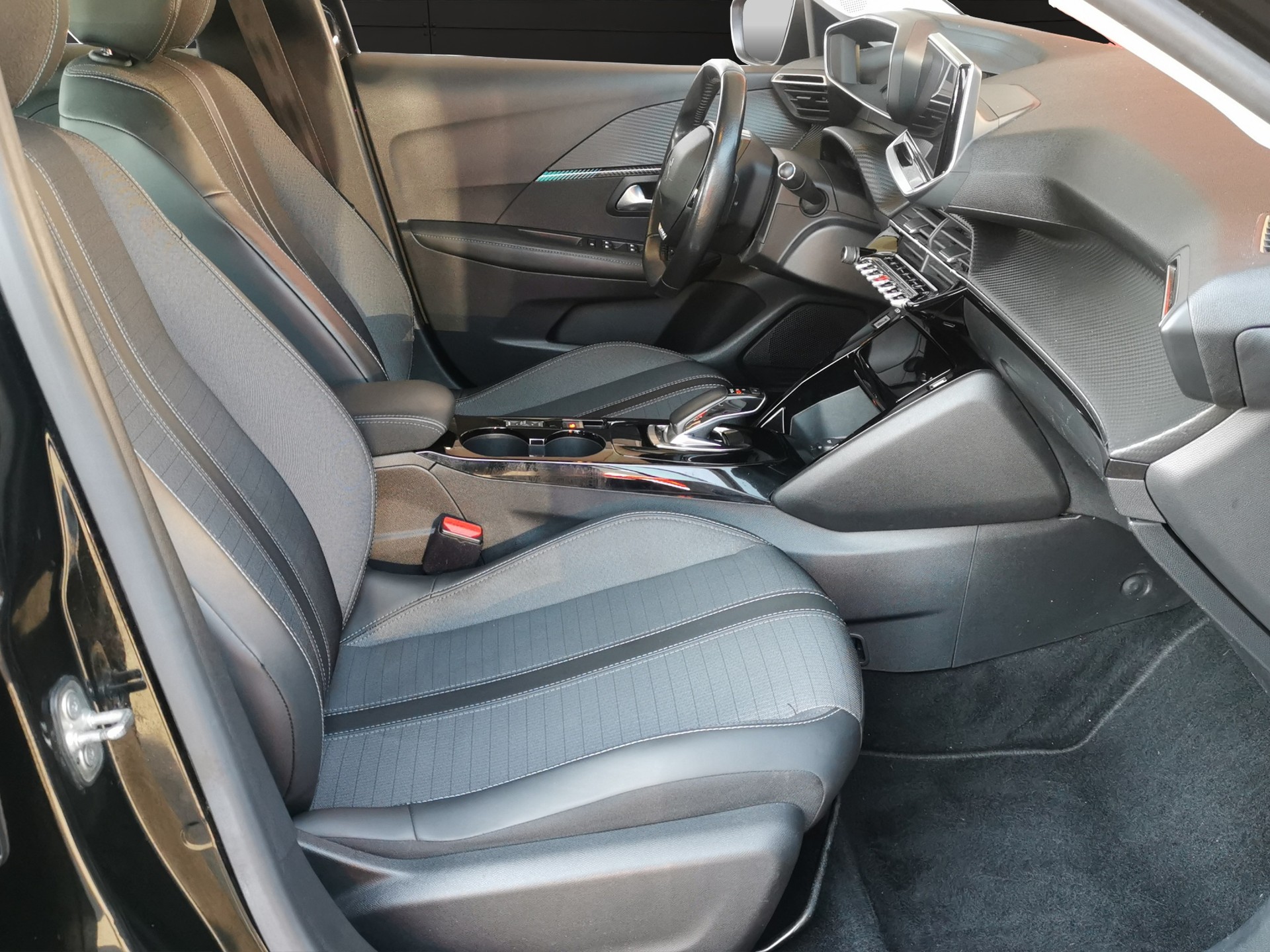PEUGEOT 208 Elektrik Allure-image-13