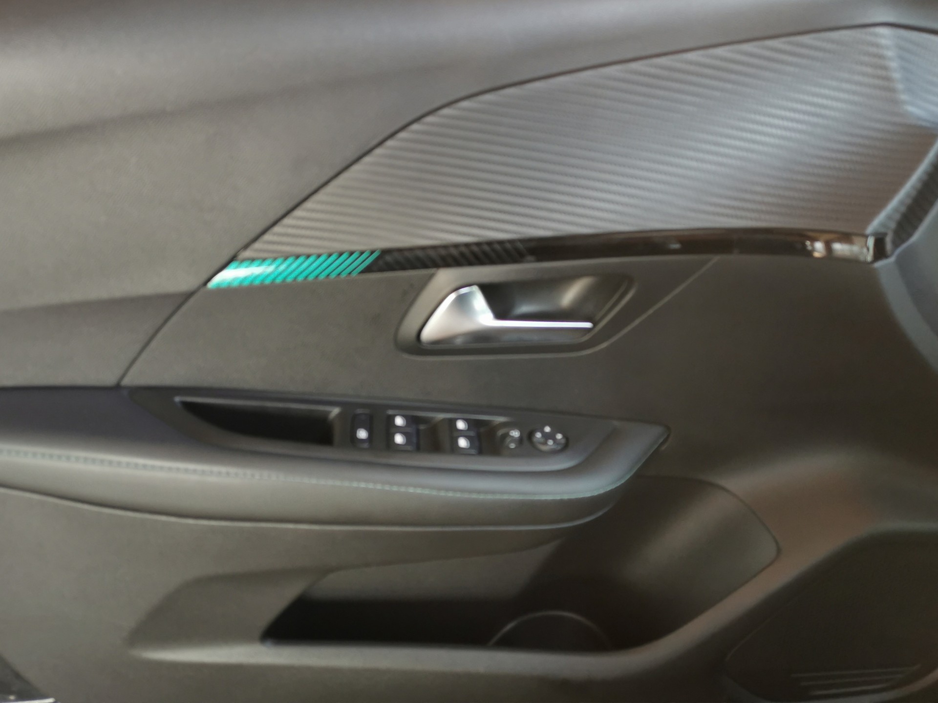 PEUGEOT 208 Elektrik Allure-image-11