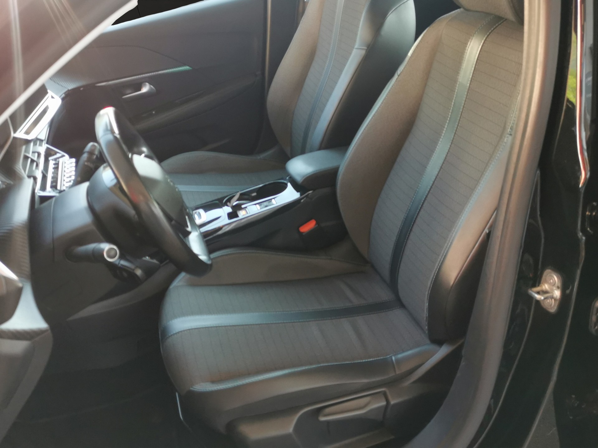PEUGEOT 208 Elektrik Allure-image-10