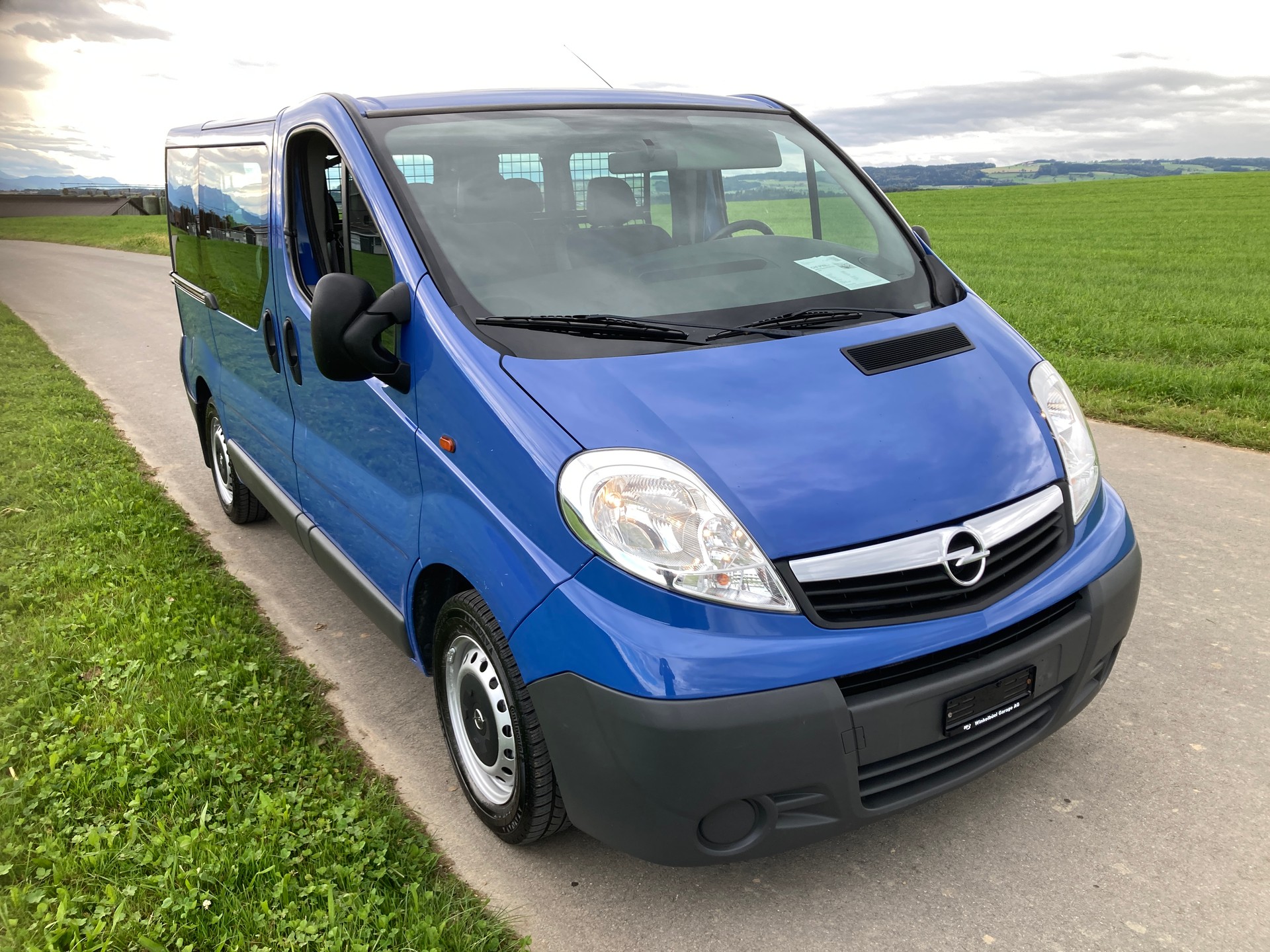 OPEL Vivaro 2.5 CDTI 2.7t-image-1
