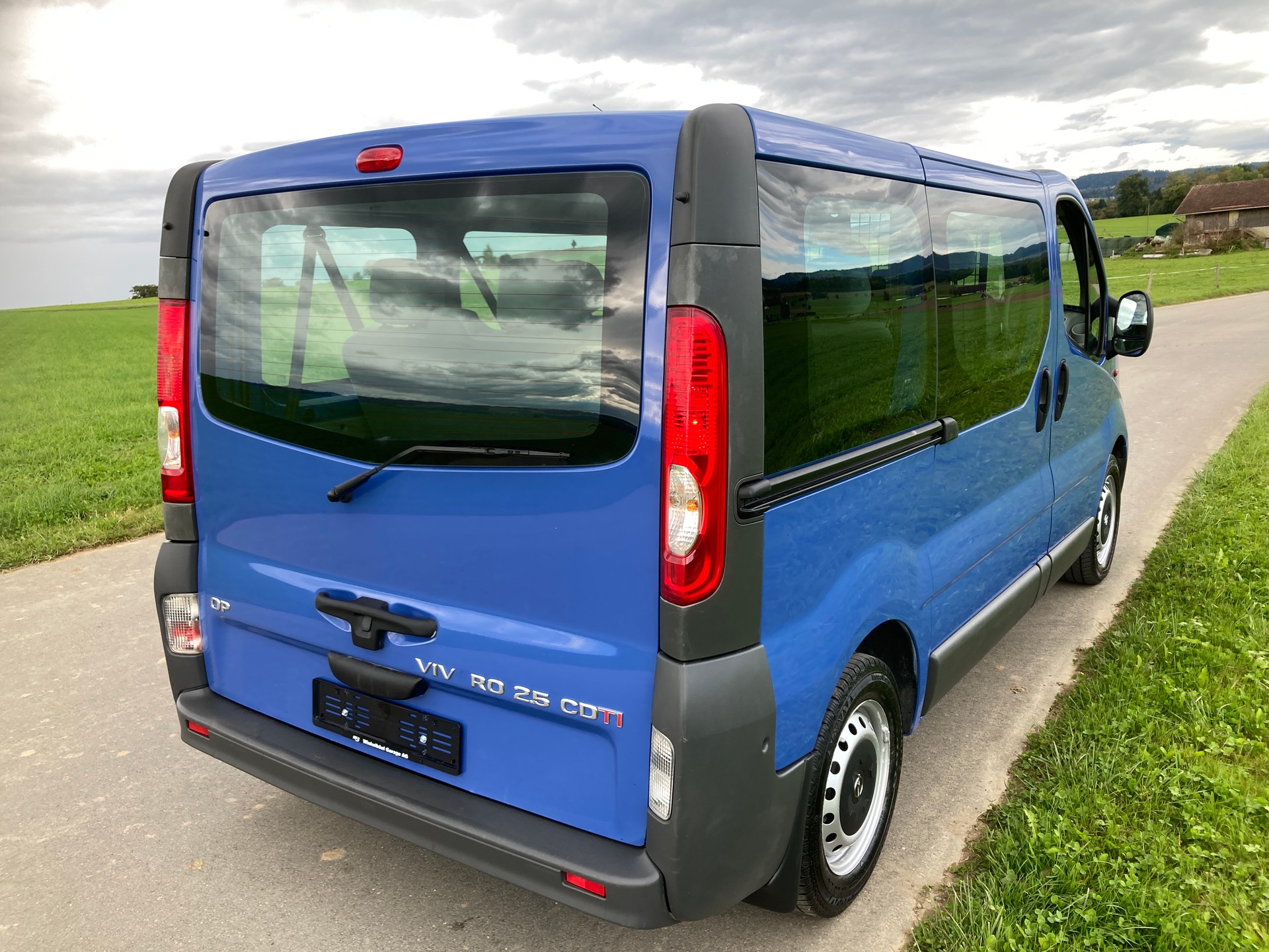 OPEL Vivaro 2.5 CDTI 2.7t-image-2