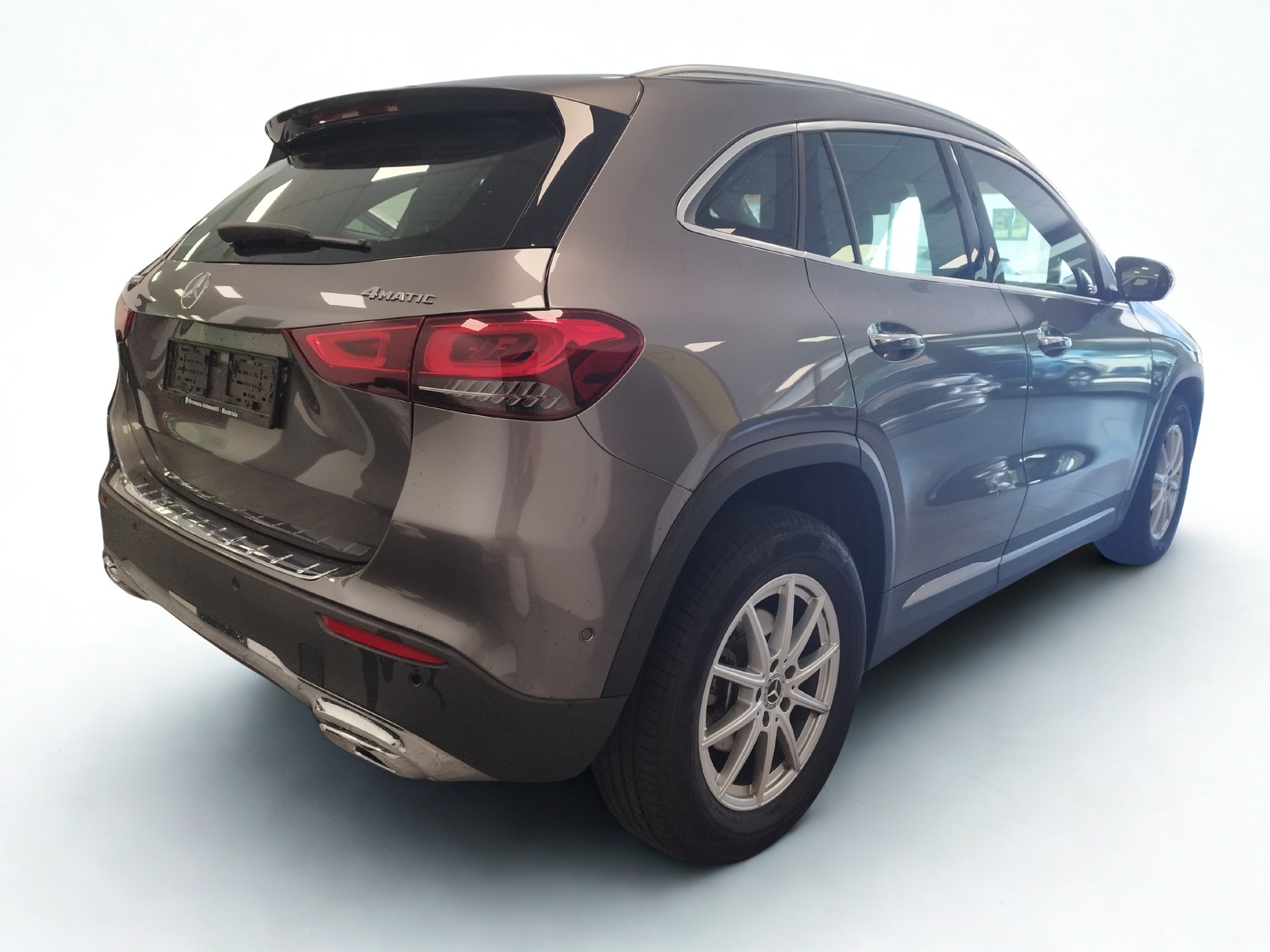 MERCEDES-BENZ GLA 200d 4Matic Style 8G-DCT-image-2