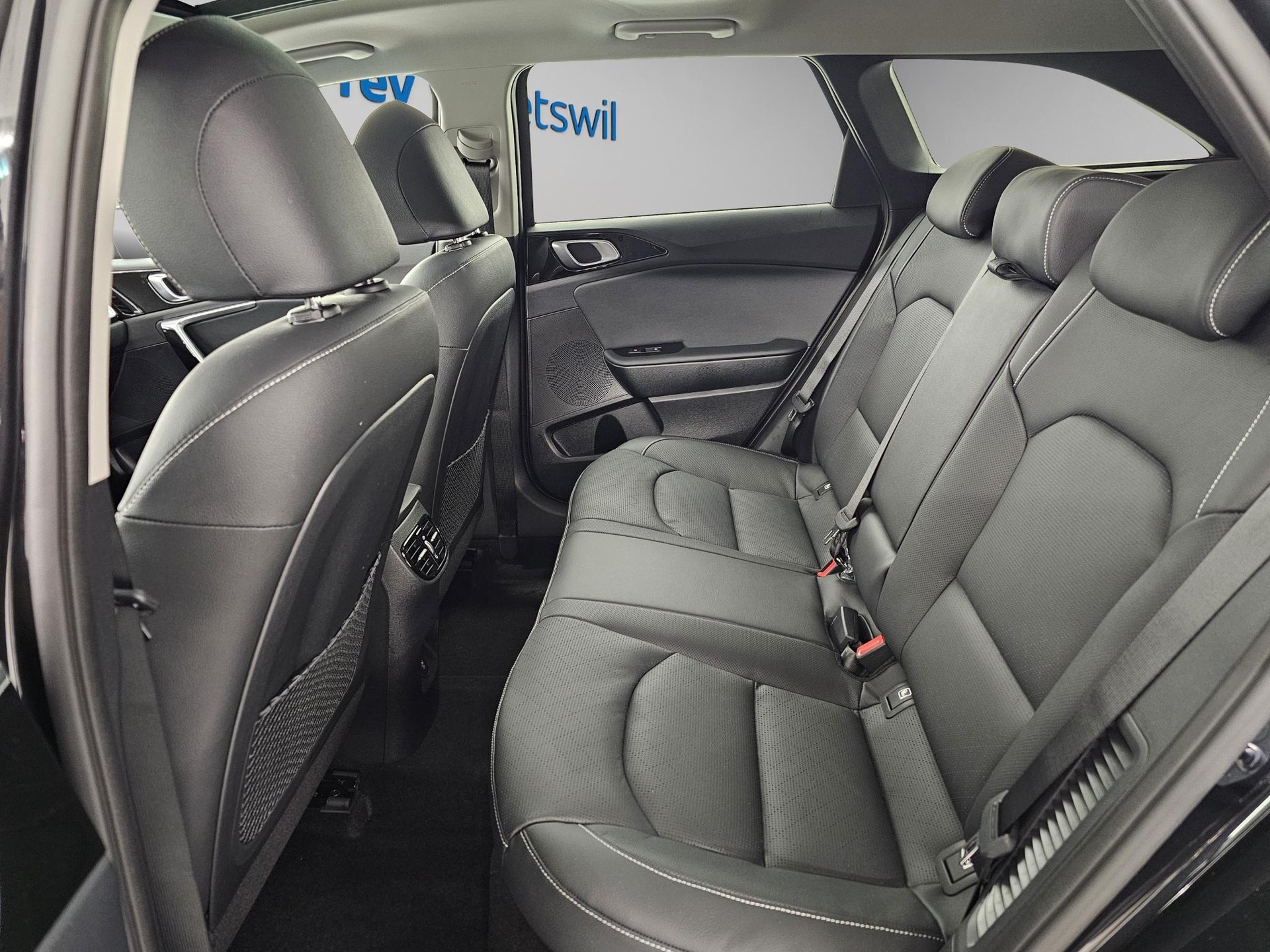 KIA Ceed SW 1.6 GDi Plug-in Hybrid Style-image-7