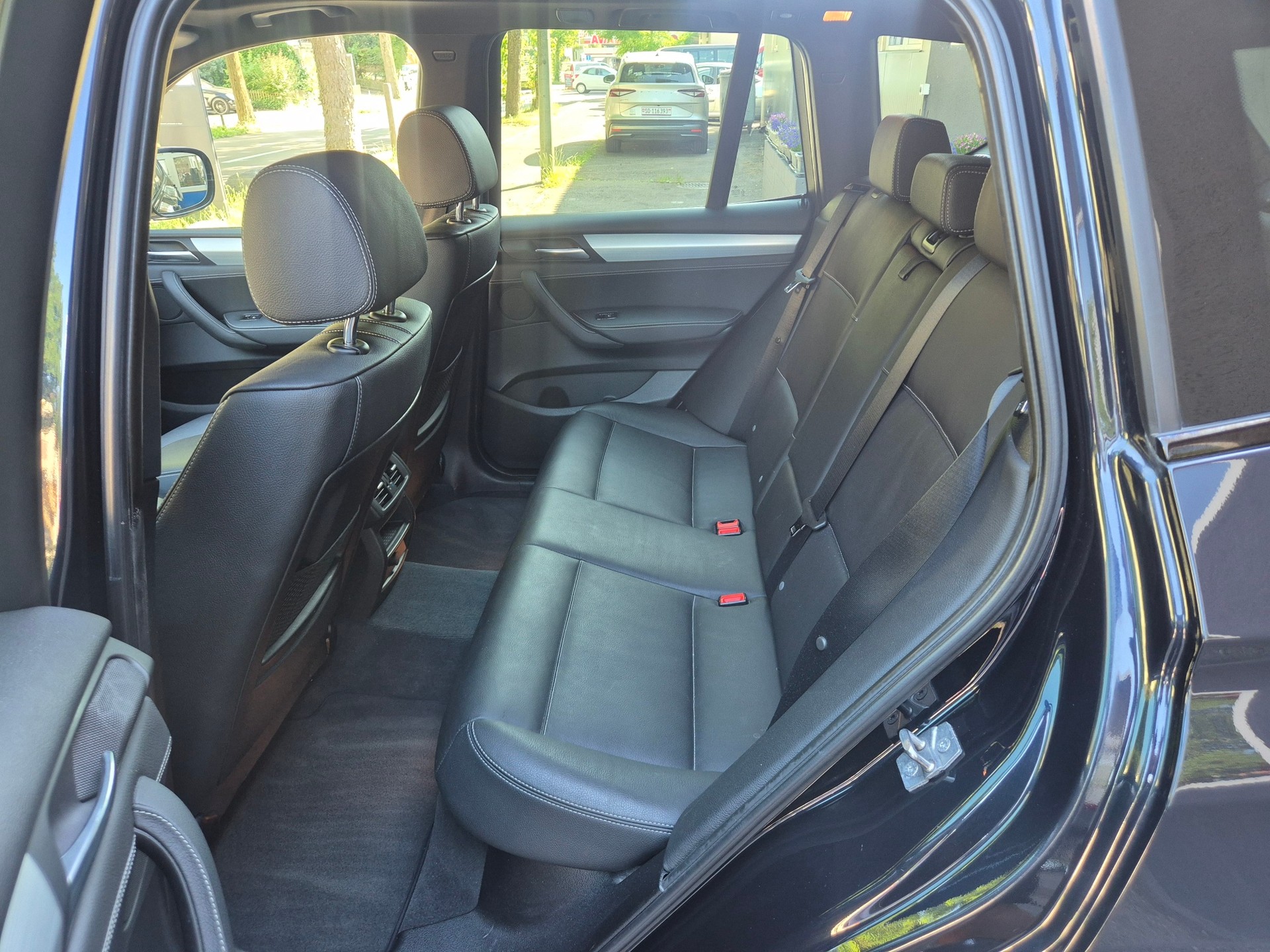 BMW 35i xDrive * Neue Motor * AHK * Pano Dach * M Packet * Head Up Display *-image-4