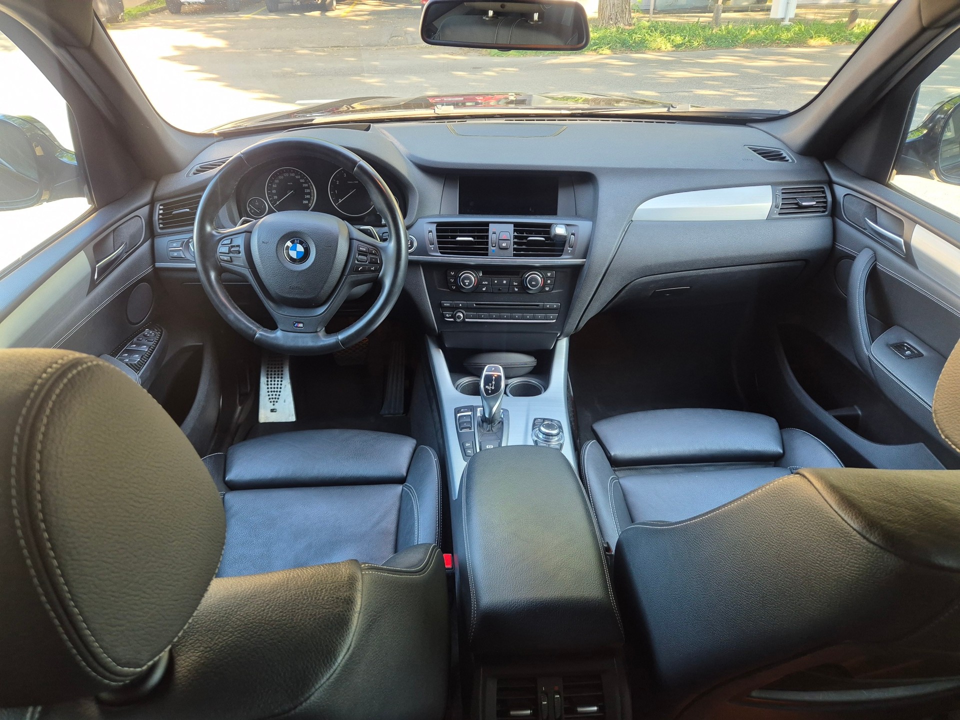 BMW 35i xDrive * Neue Motor * AHK * Pano Dach * M Packet * Head Up Display *-image-6