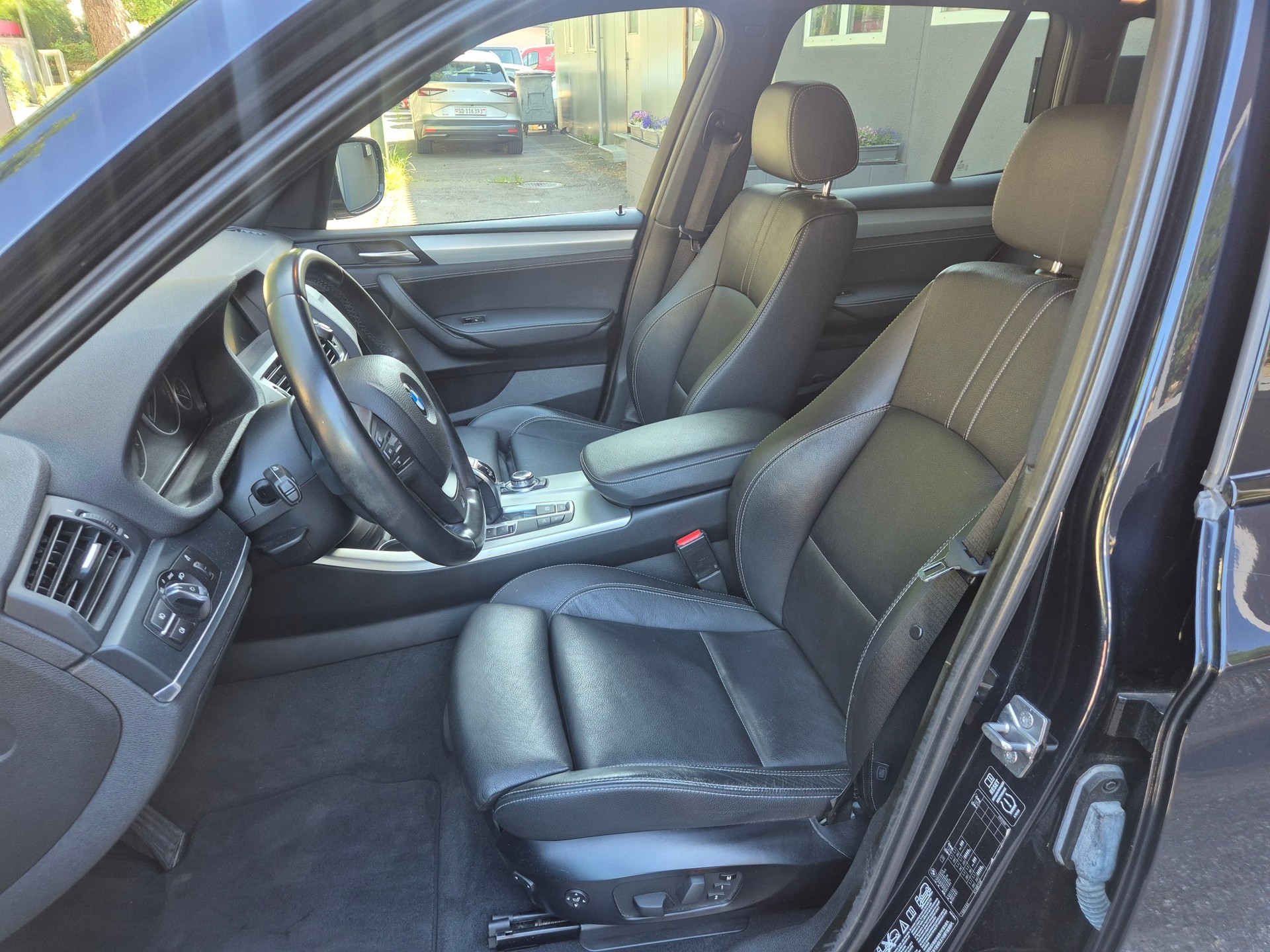 BMW 35i xDrive * Neue Motor * AHK * Pano Dach * M Packet * Head Up Display *-image-5