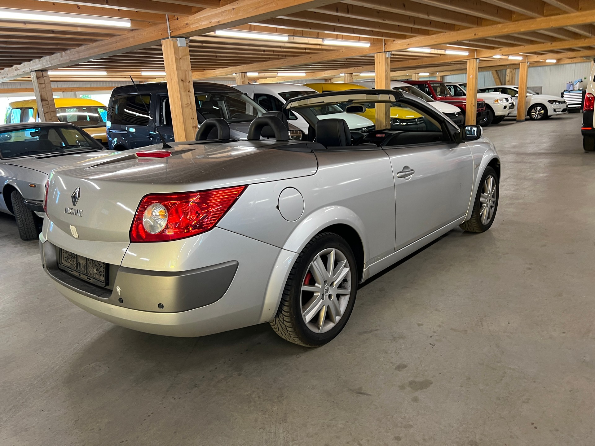RENAULT Mégane C-C 2.0 16V Dynamique Confort-image-9