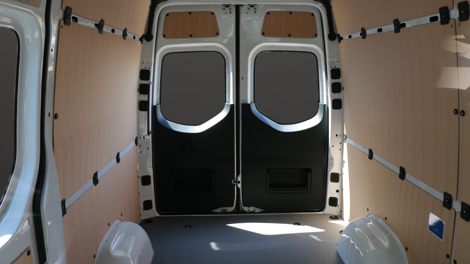 MERCEDES-BENZ Sprinter 319 CDI Pro KA 3665 WORKER 4X4-image-10