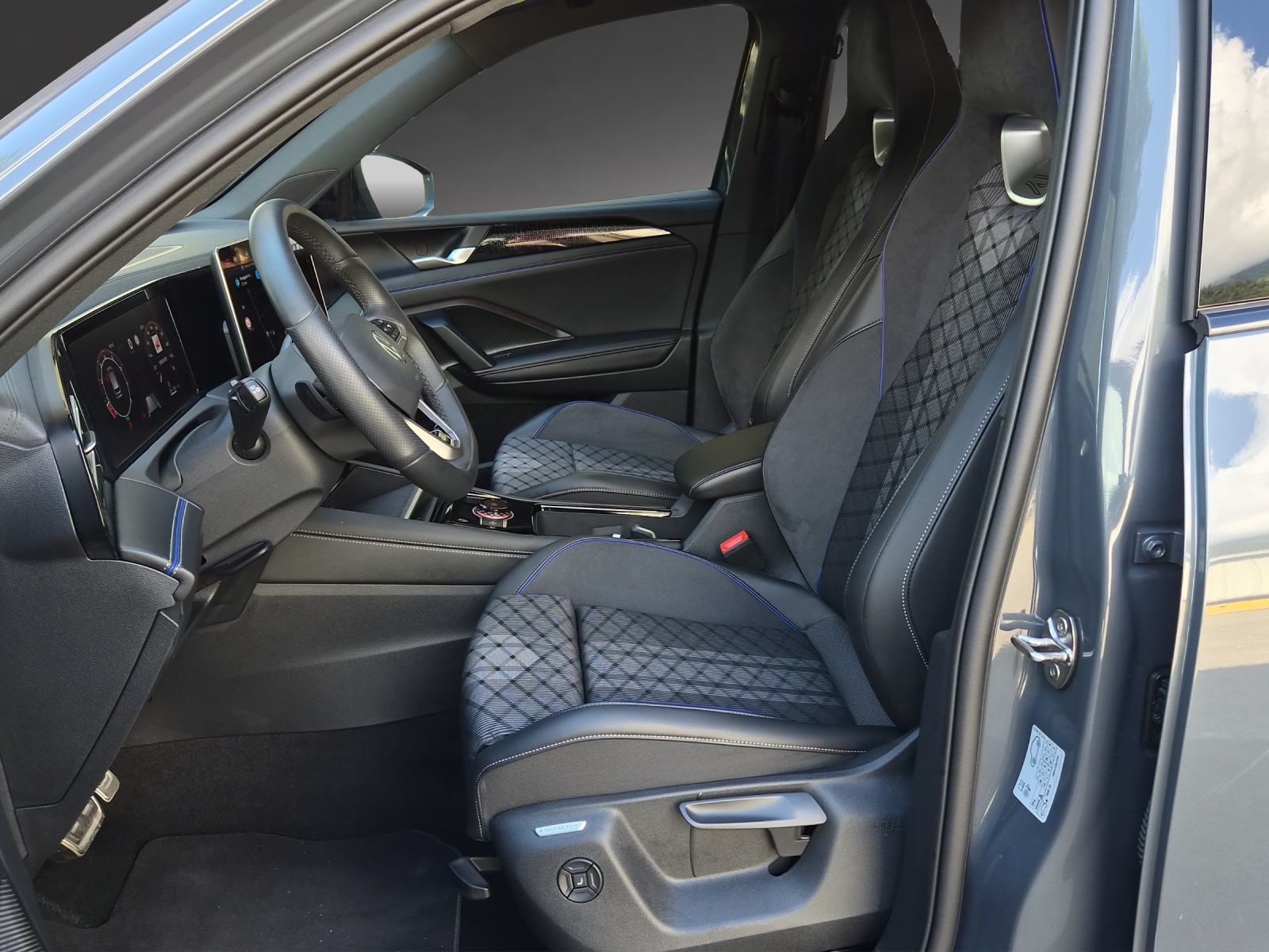 VW Tiguan 2.0 TSI DSG R-Line United 4Motion-image-5