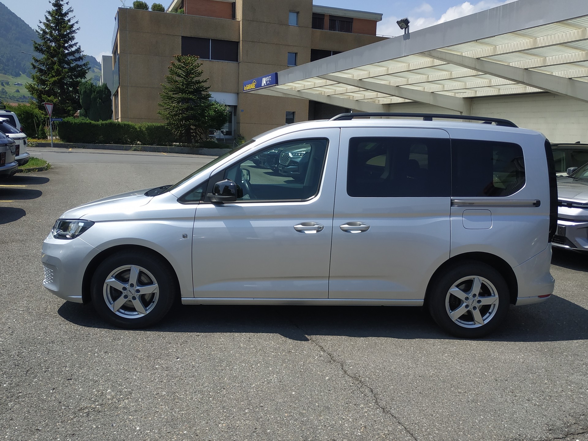 VW Caddy 2.0 TDI Liberty DSG Automat-image-8