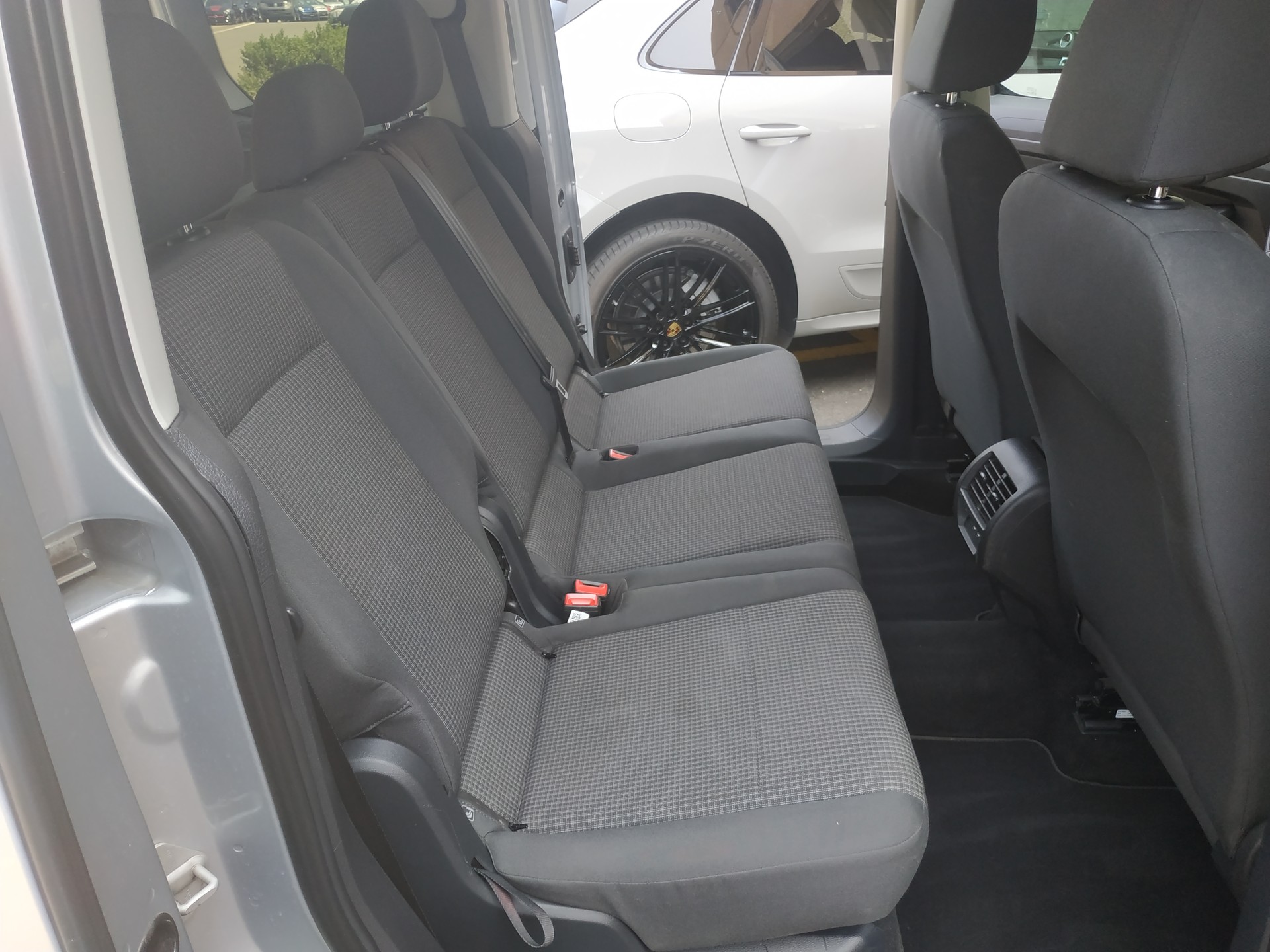 VW Caddy 2.0 TDI Liberty DSG Automat-image-18