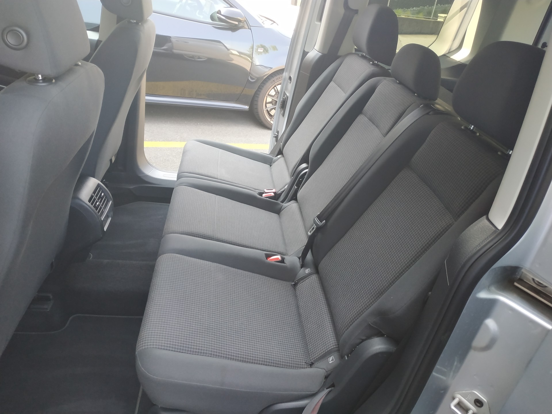 VW Caddy 2.0 TDI Liberty DSG Automat-image-19