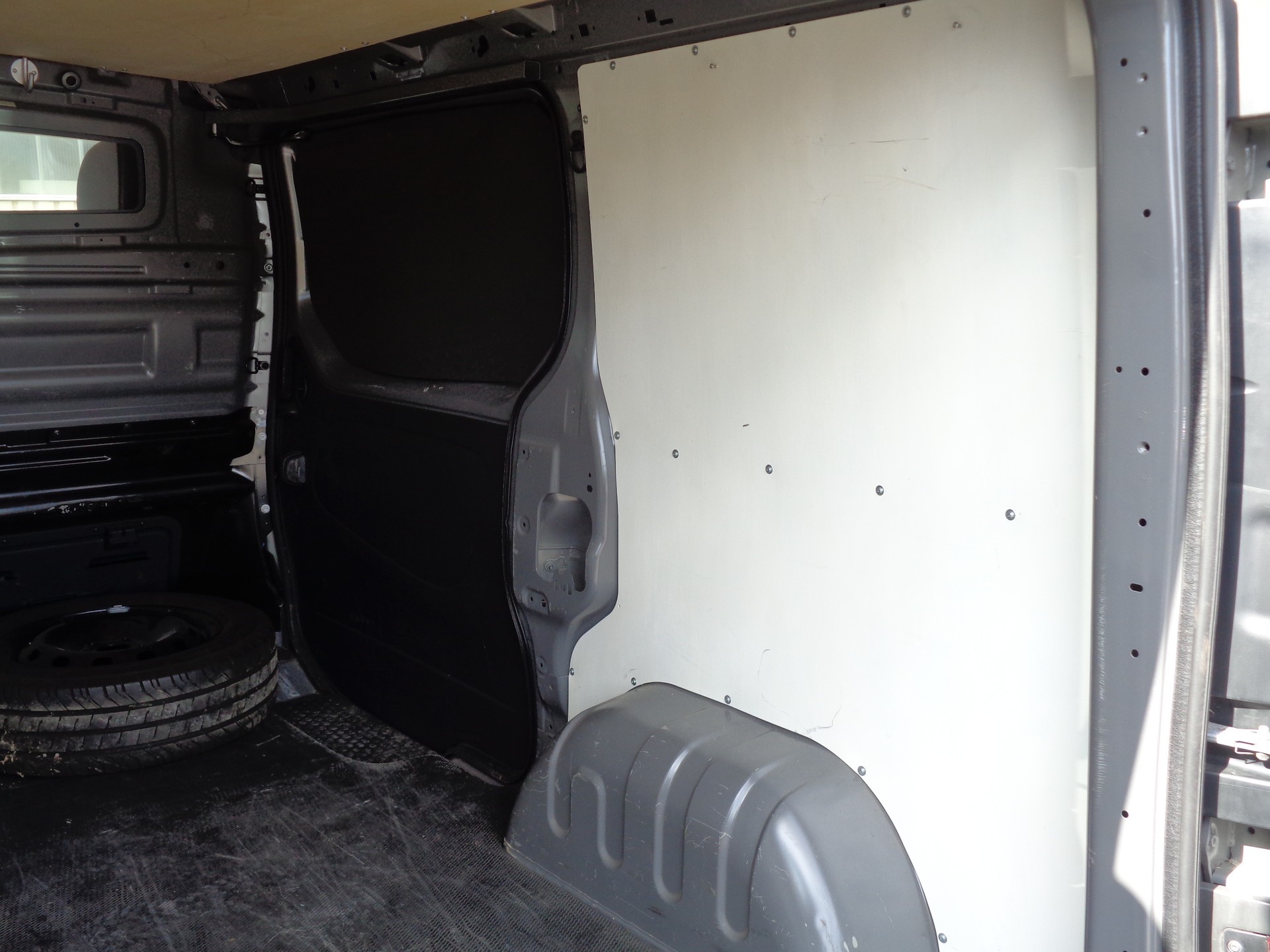 OPEL Vivaro 1.6 CDTI ecoFLEX 2.7t L1H1-image-9