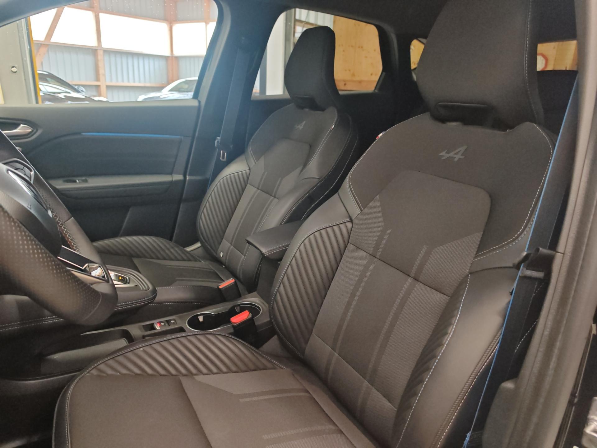 RENAULT Captur 1.3 TCe Esprit Alpine EDC-image-22