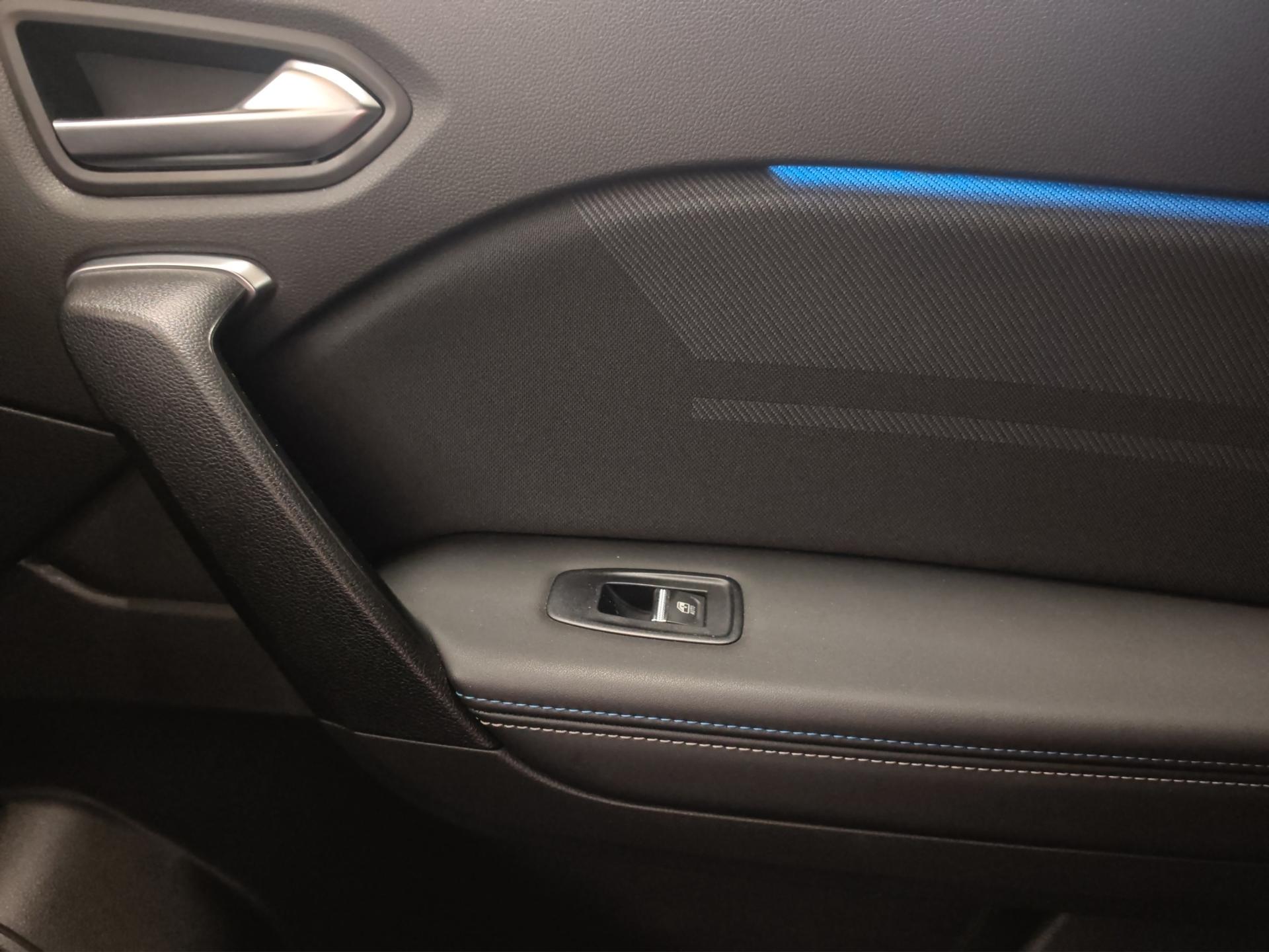 RENAULT Captur 1.3 TCe Esprit Alpine EDC-image-24