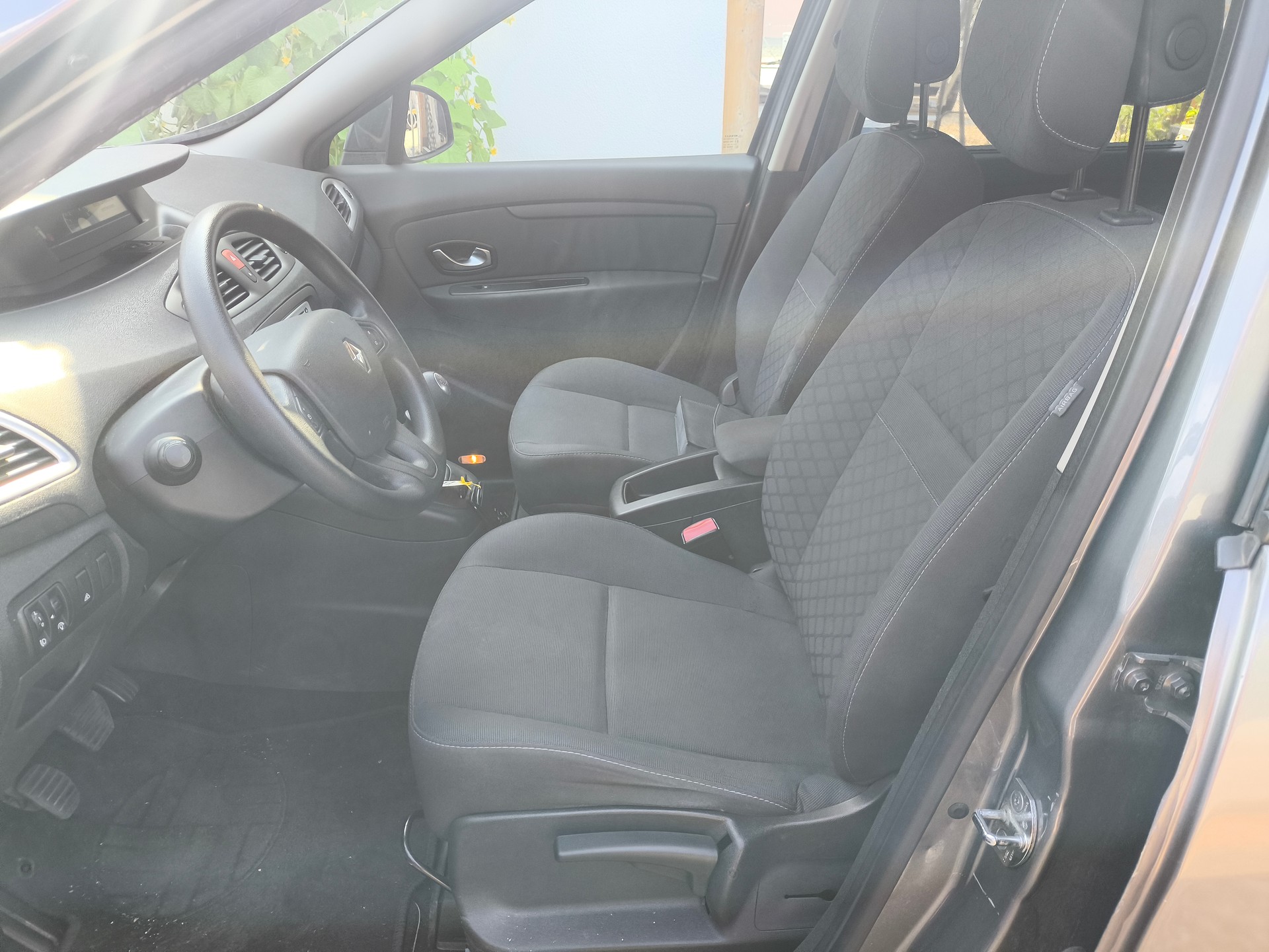 RENAULT Scénic 1.5 dCi Expression-image-9