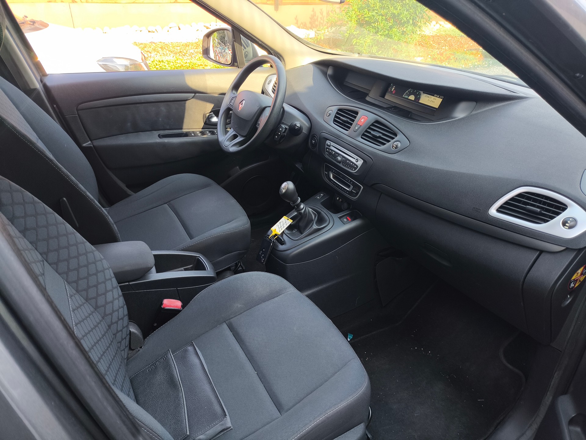 RENAULT Scénic 1.5 dCi Expression-image-10