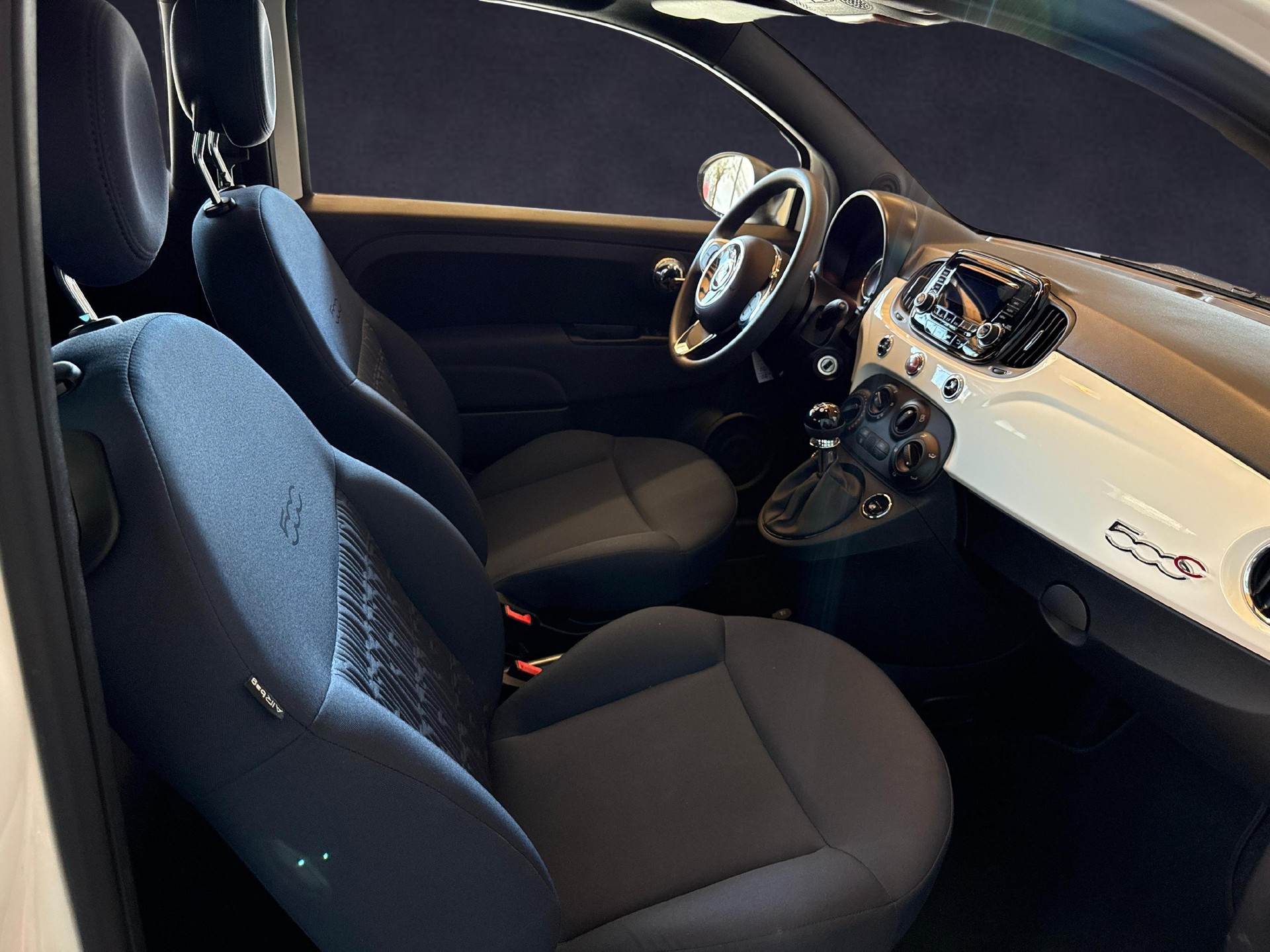 FIAT 500 C 1.0 Hybrid Cult-image-9