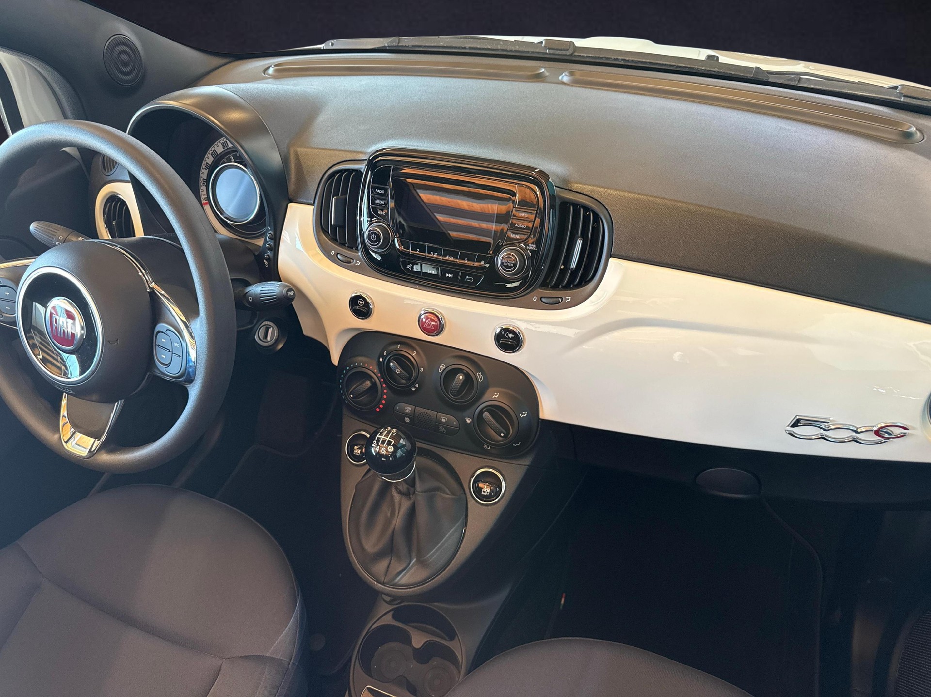FIAT 500 C 1.0 Hybrid Cult-image-19