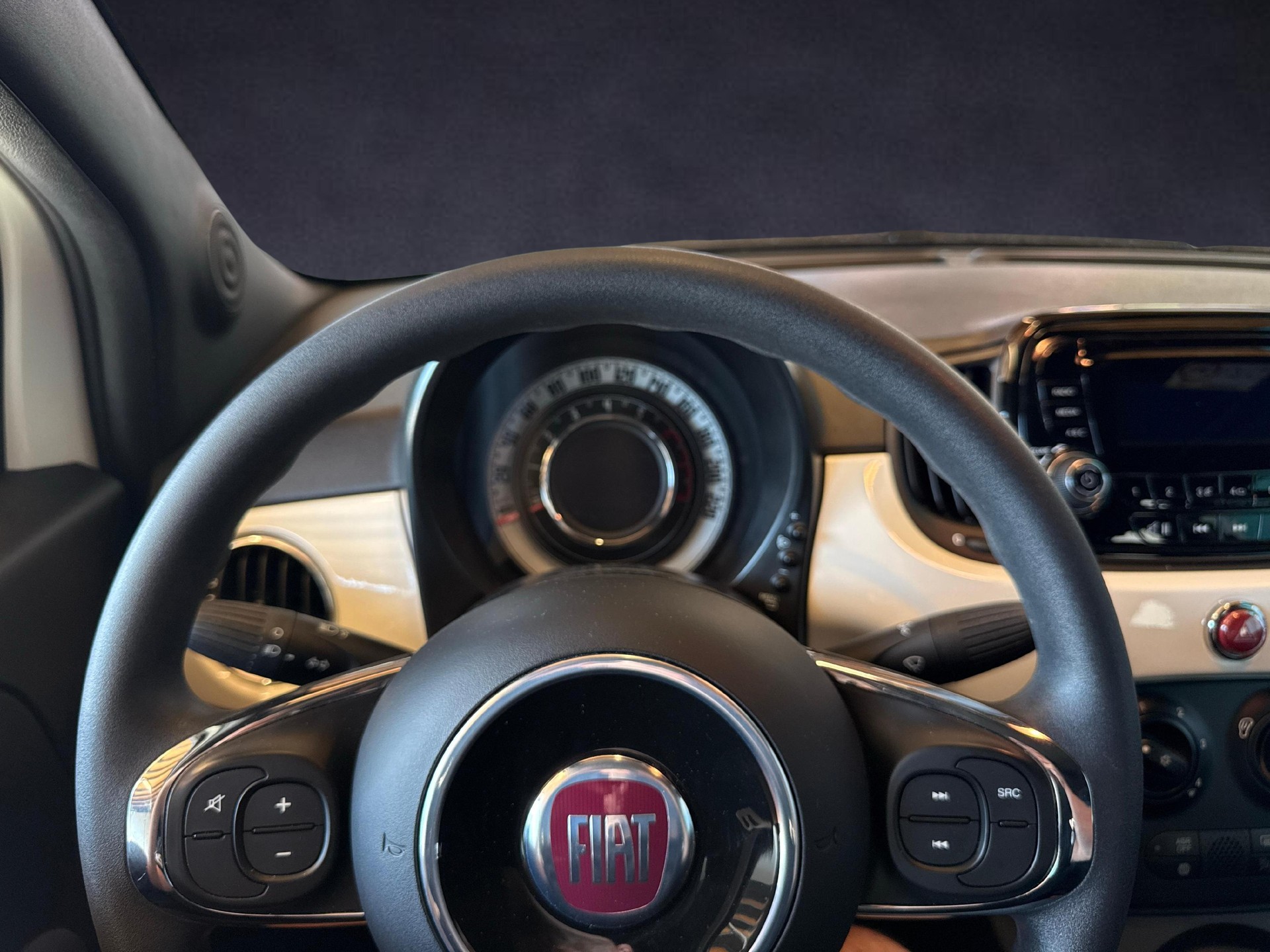 FIAT 500 C 1.0 Hybrid Cult-image-12