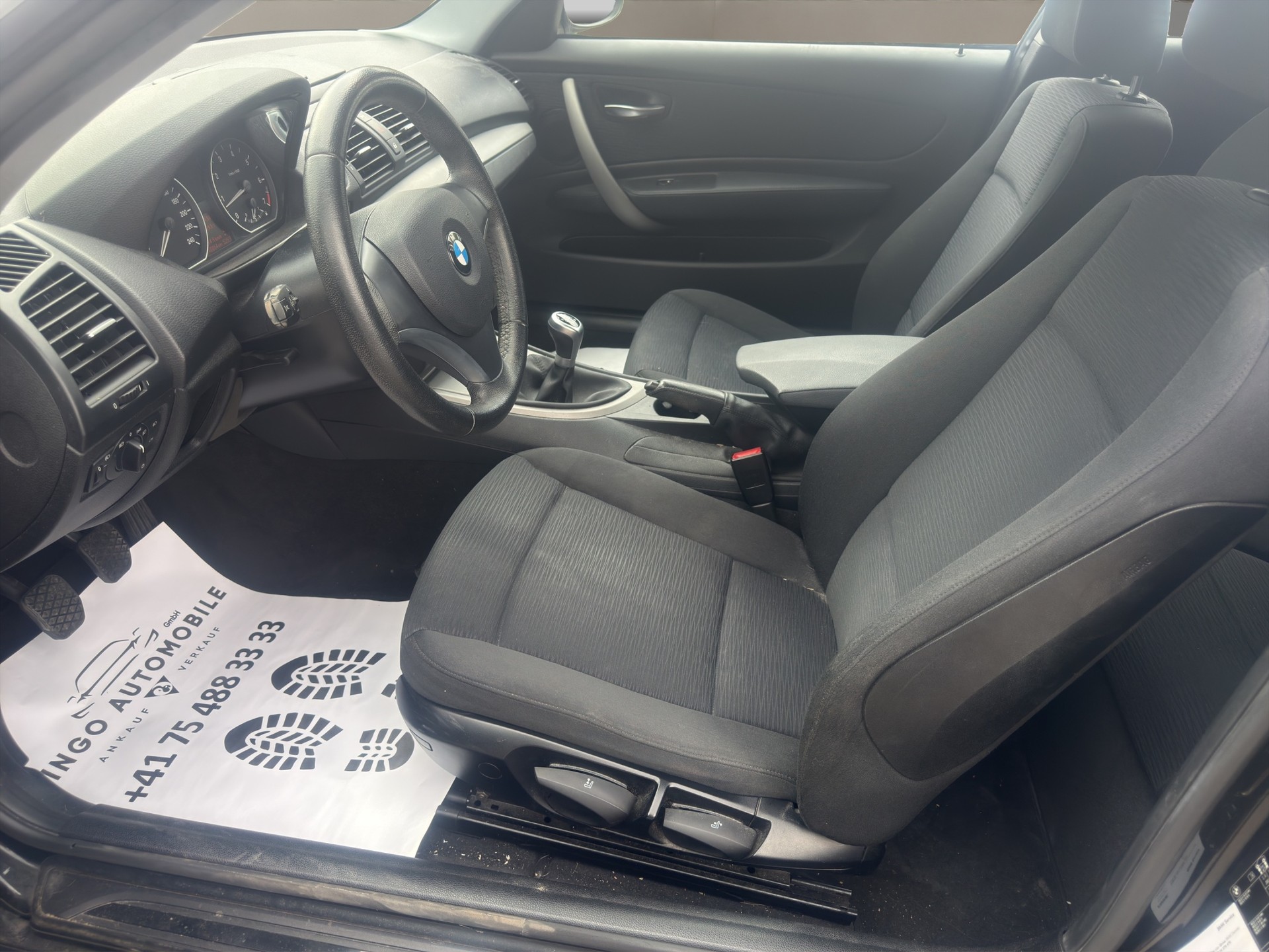 BMW 120i Coupé-image-8