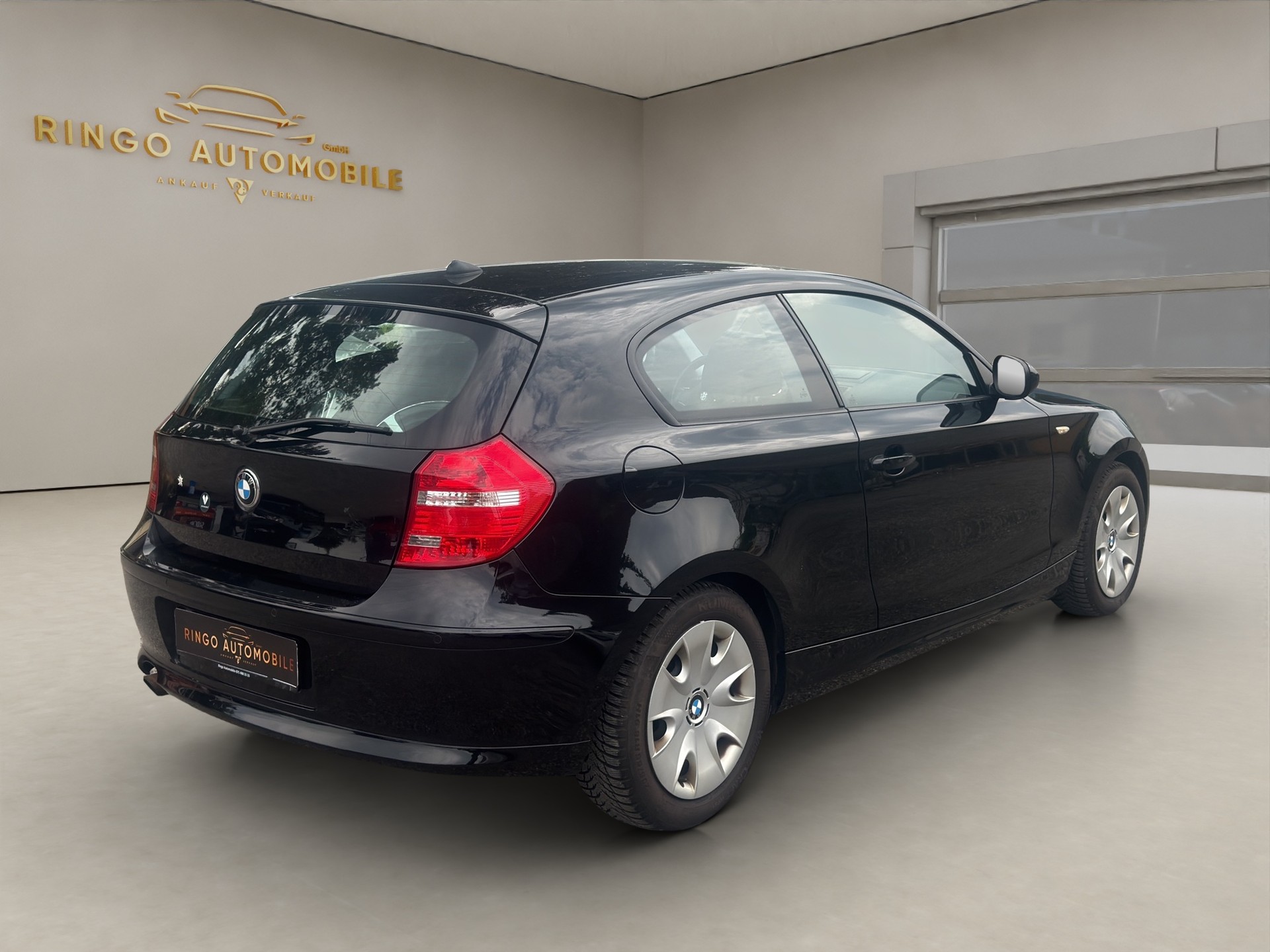 BMW 120i Coupé-image-6
