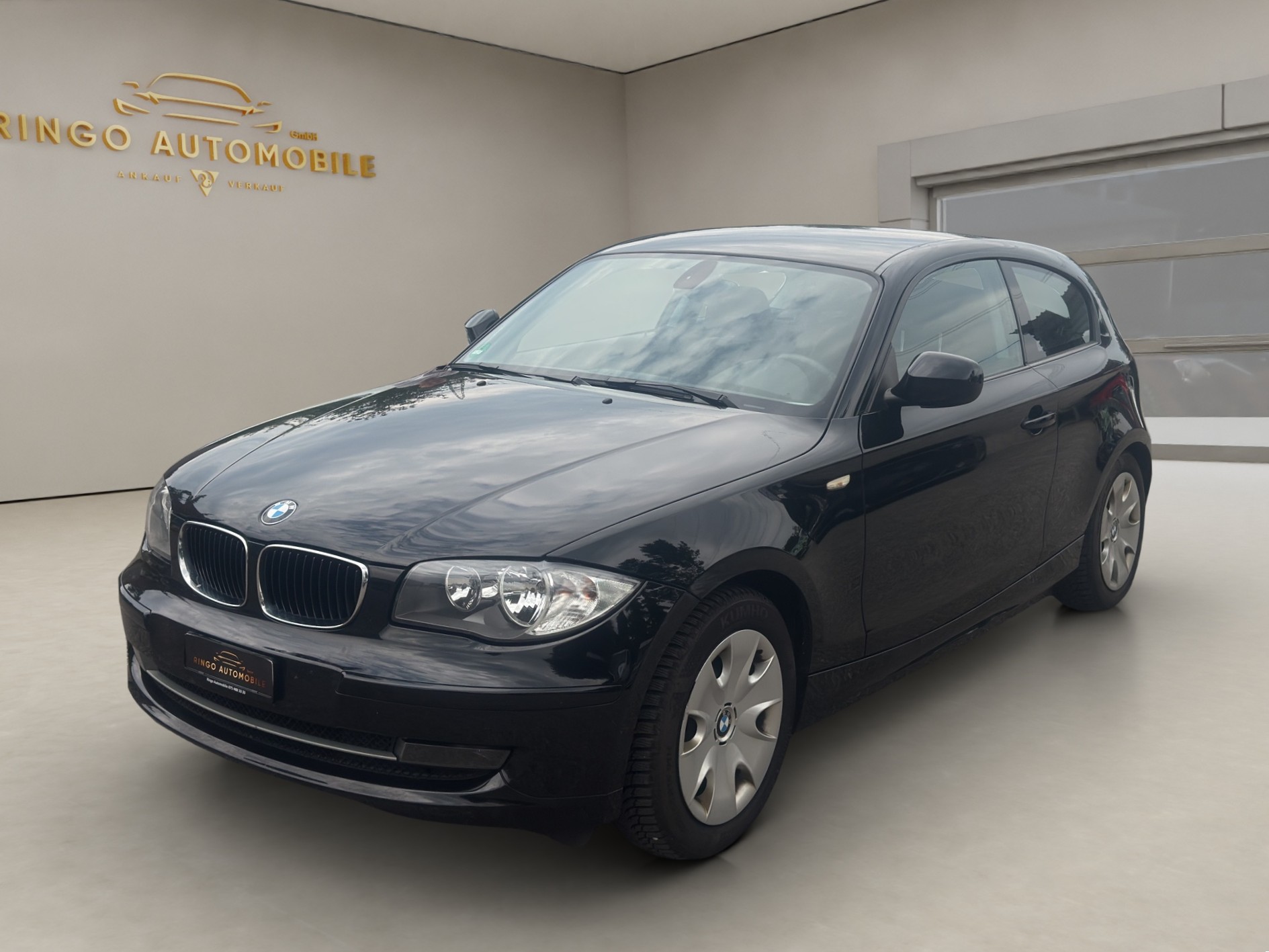 BMW 120i Coupé-image-2