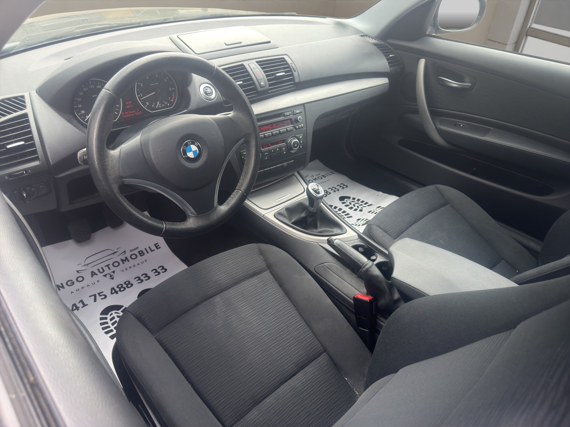 BMW 120i Coupé-image-10