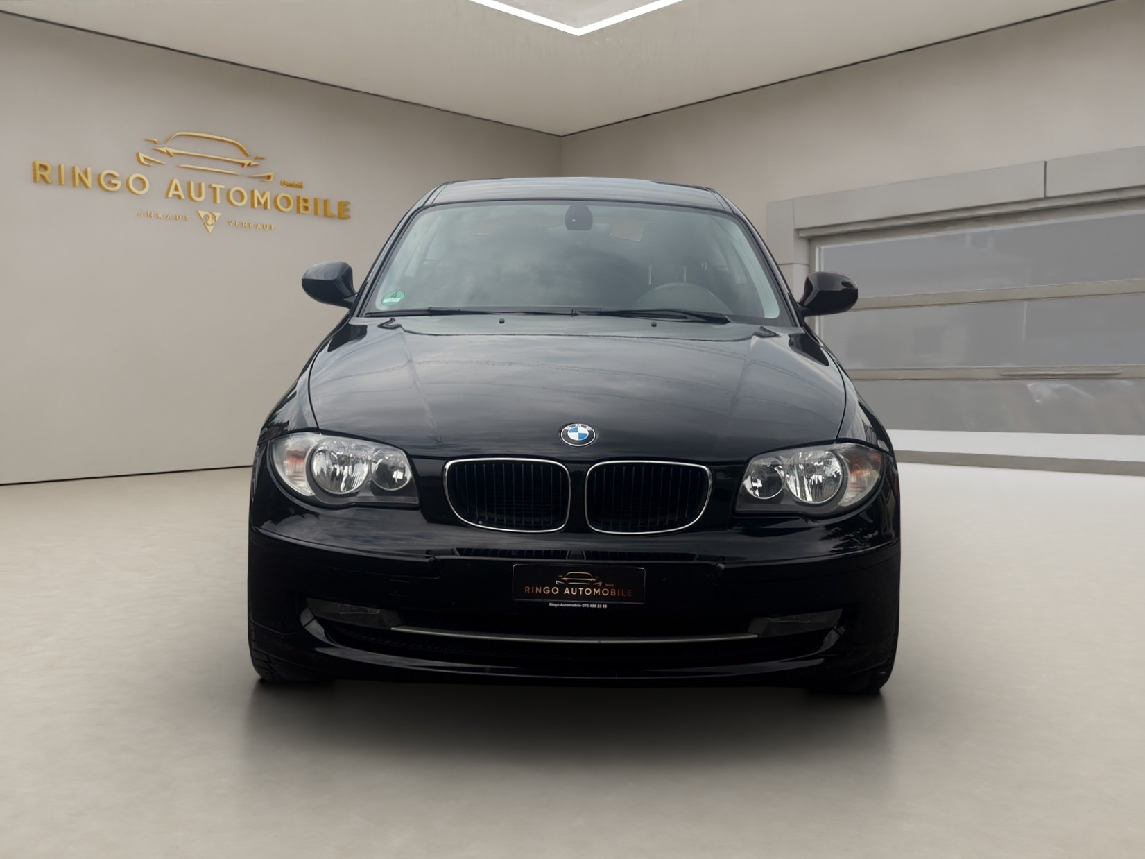 BMW 120i Coupé-image-1