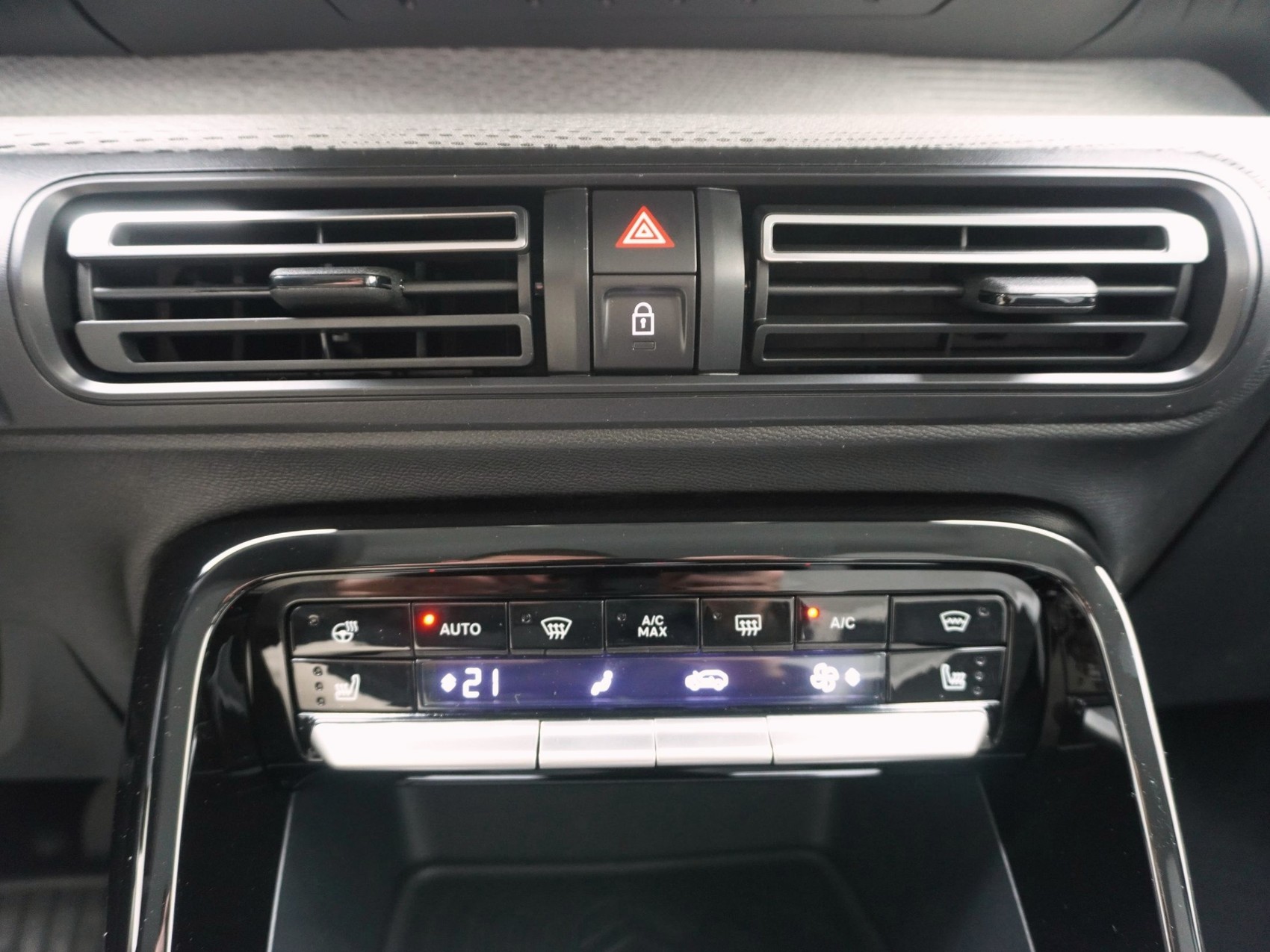 CITROEN C3 1.2 Hybrid Max-image-14