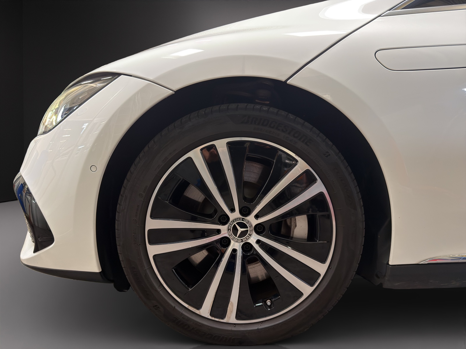 MERCEDES-BENZ EQE 300-image-13