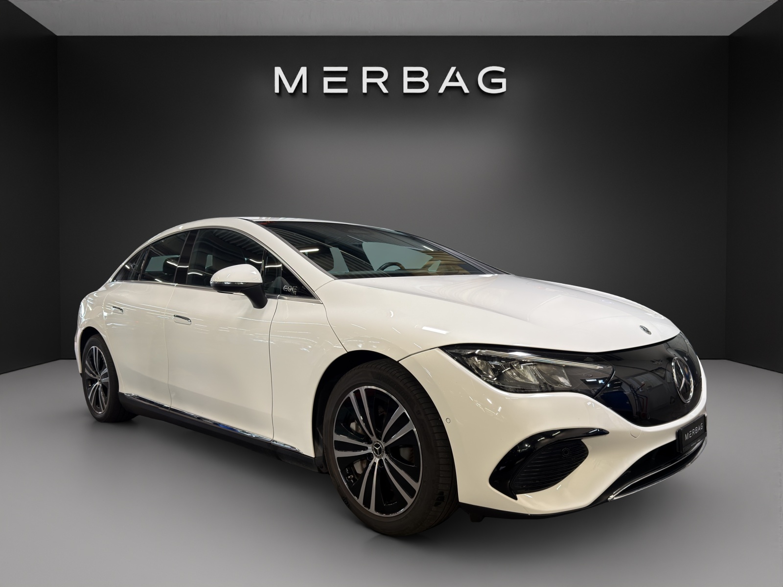 MERCEDES-BENZ EQE 300-image-2