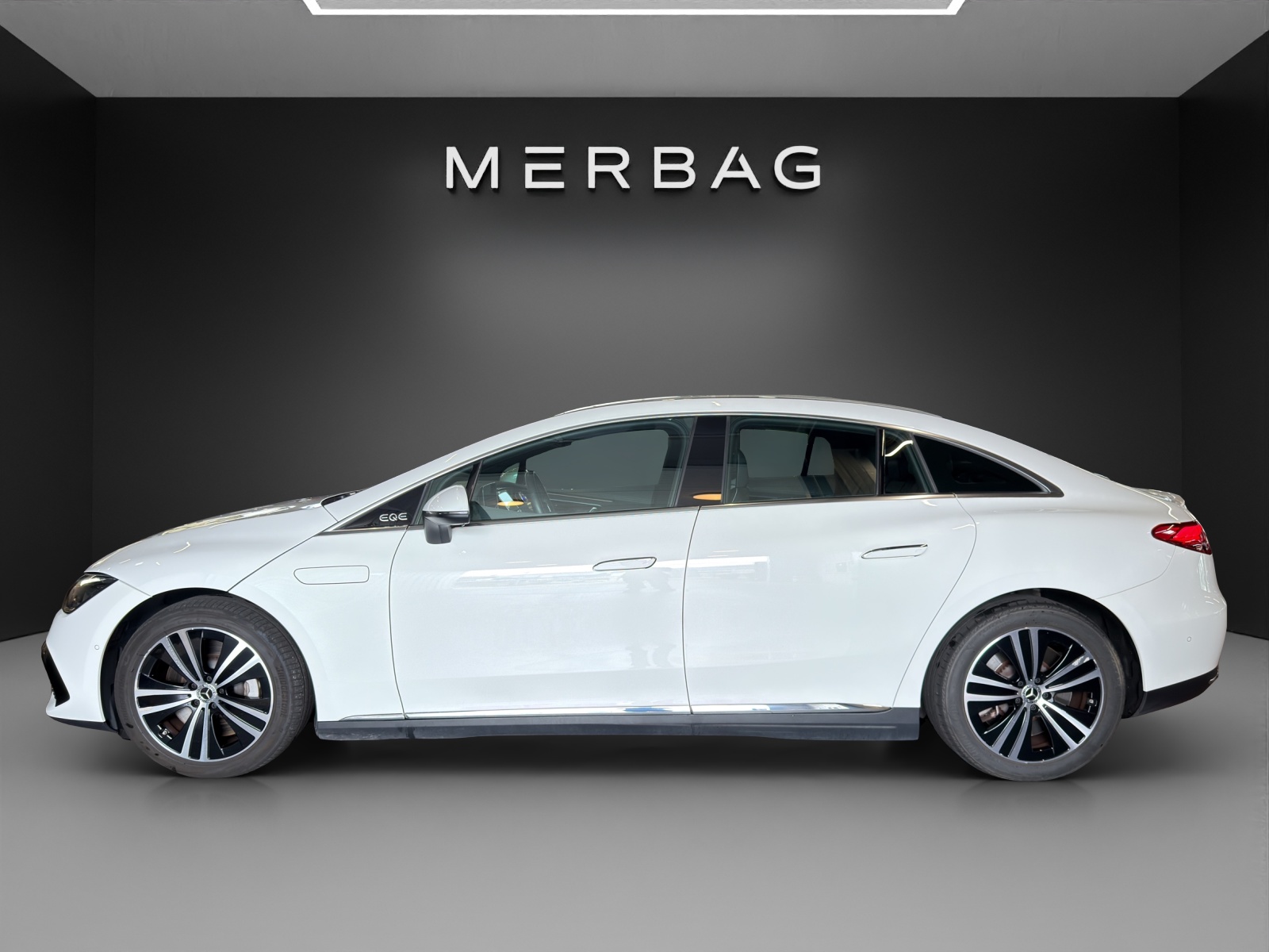 MERCEDES-BENZ EQE 300-image-3